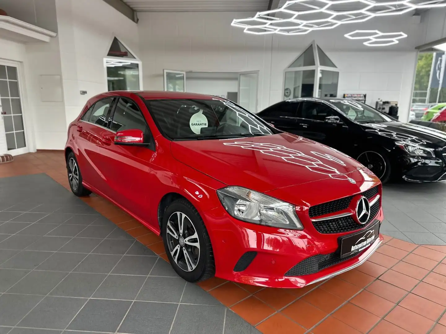 Mercedes-Benz A 200 BlueEfficiency*2.Hand/ R.Kamara/ Garantie* Červená - 2