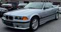 BMW 318 i Cabrio M-Paket ab Werk+LEDER+1.HD+SAMMLER+ Silber - thumbnail 3