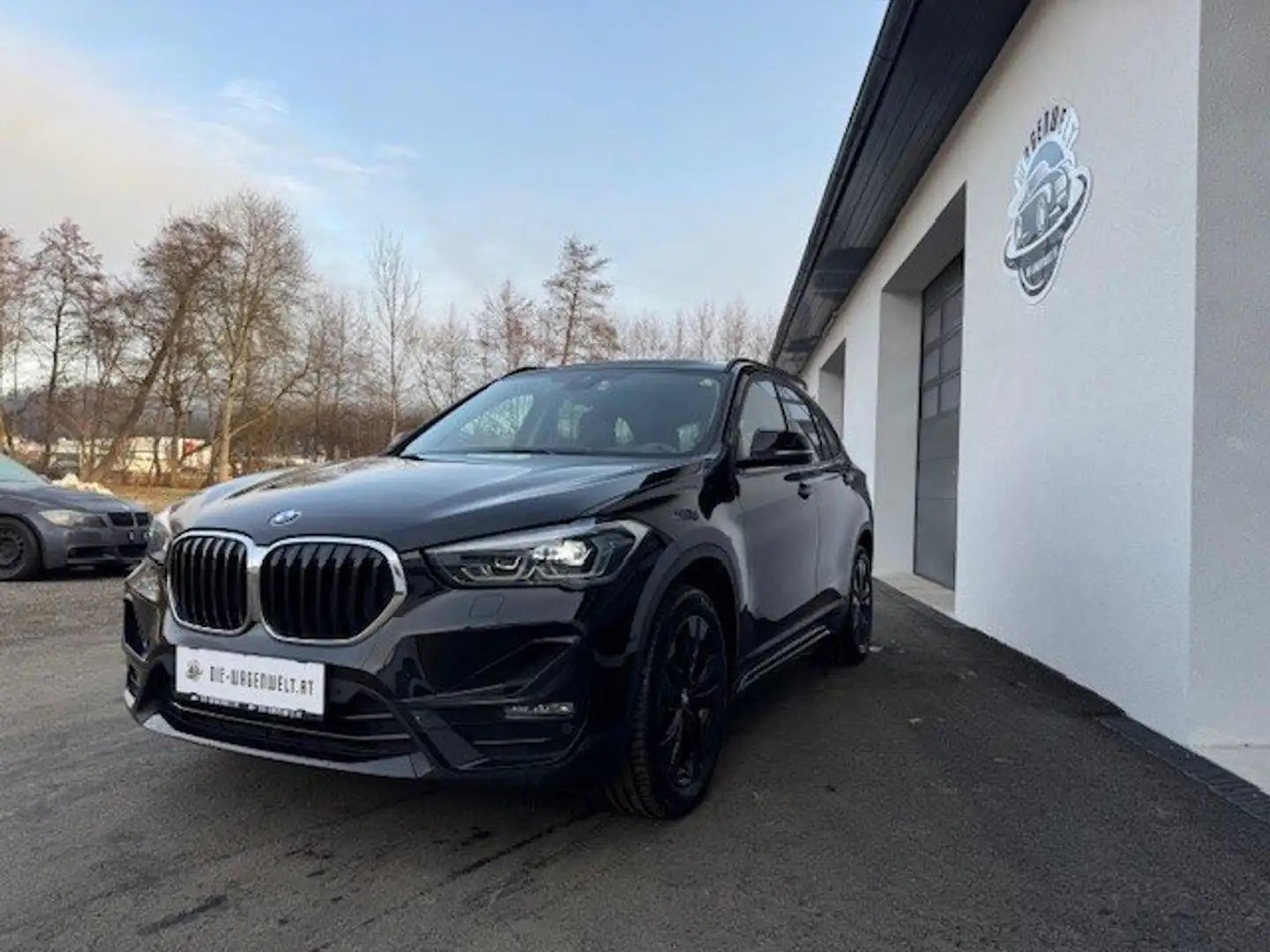 BMW X1 xDrive18d Aut. Schwarz - 2