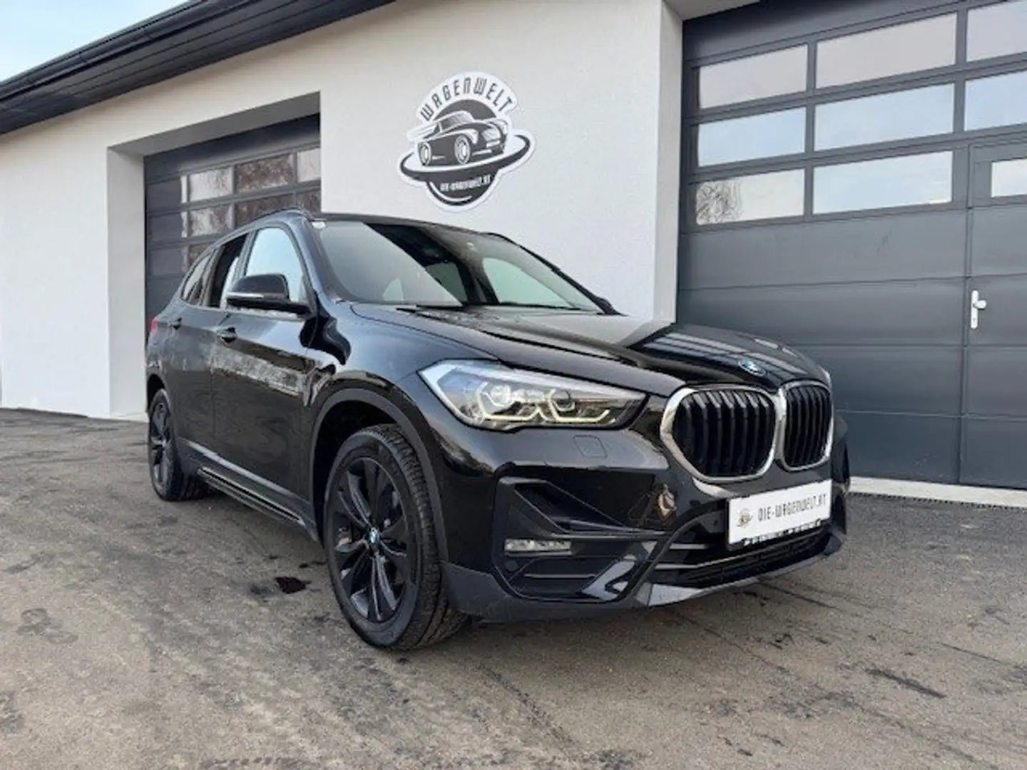BMW X1 xDrive18d Aut. Schwarz - 1