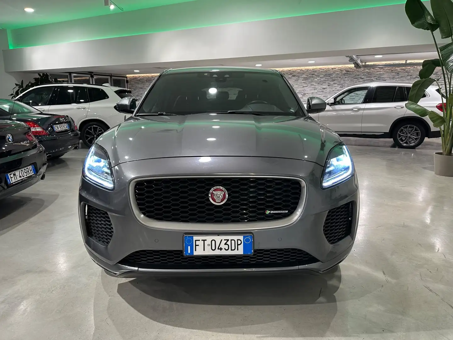 Jaguar E-Pace E-Pace 2.0D 150 CV AWD R-Dynamic Grigio - 1