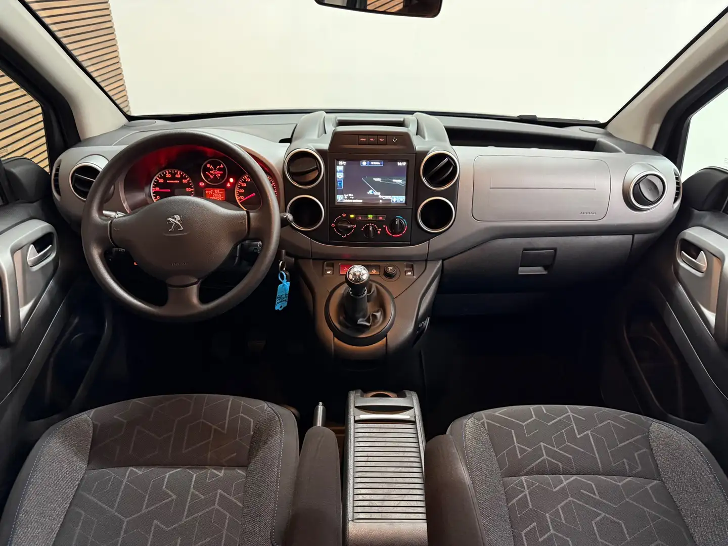 Peugeot Partner Tepee 1.2 PureTech Active | Parkeersensoren | Navi Schwarz - 2