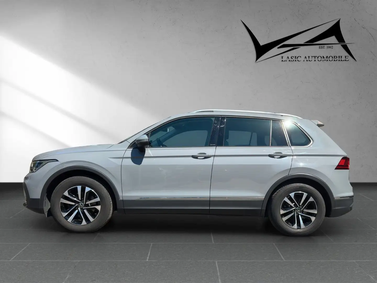 Volkswagen Tiguan United 2.0 TDI Navi/LED/AHK Gris - 2