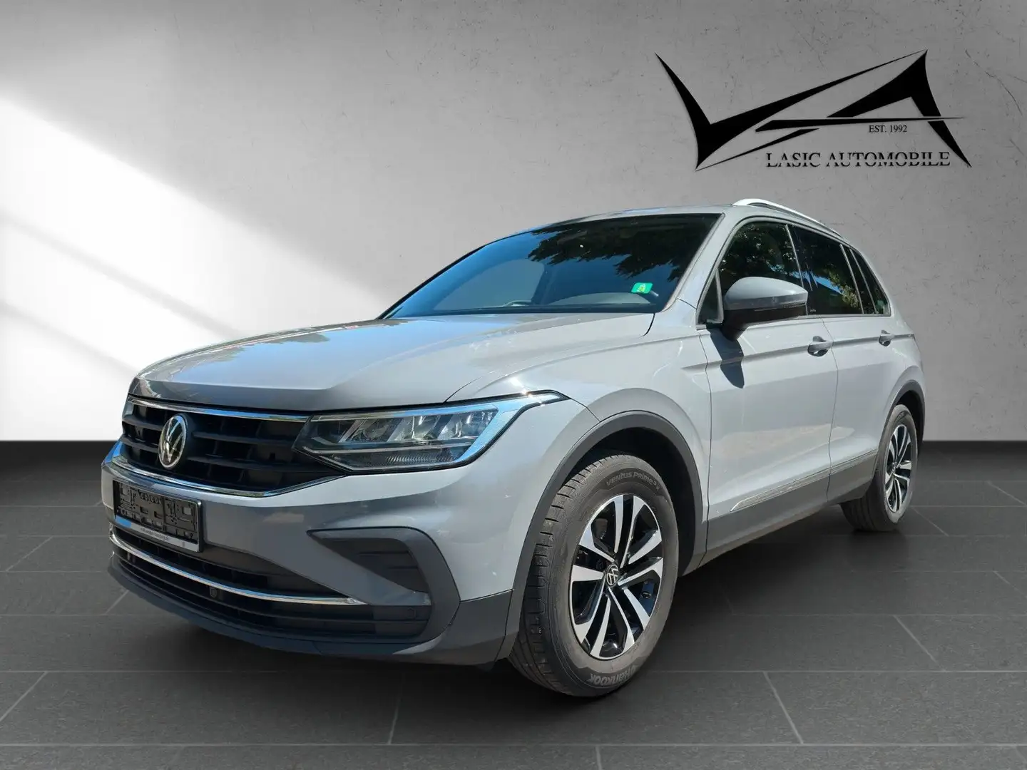 Volkswagen Tiguan United 2.0 TDI Navi/LED/AHK Gris - 1