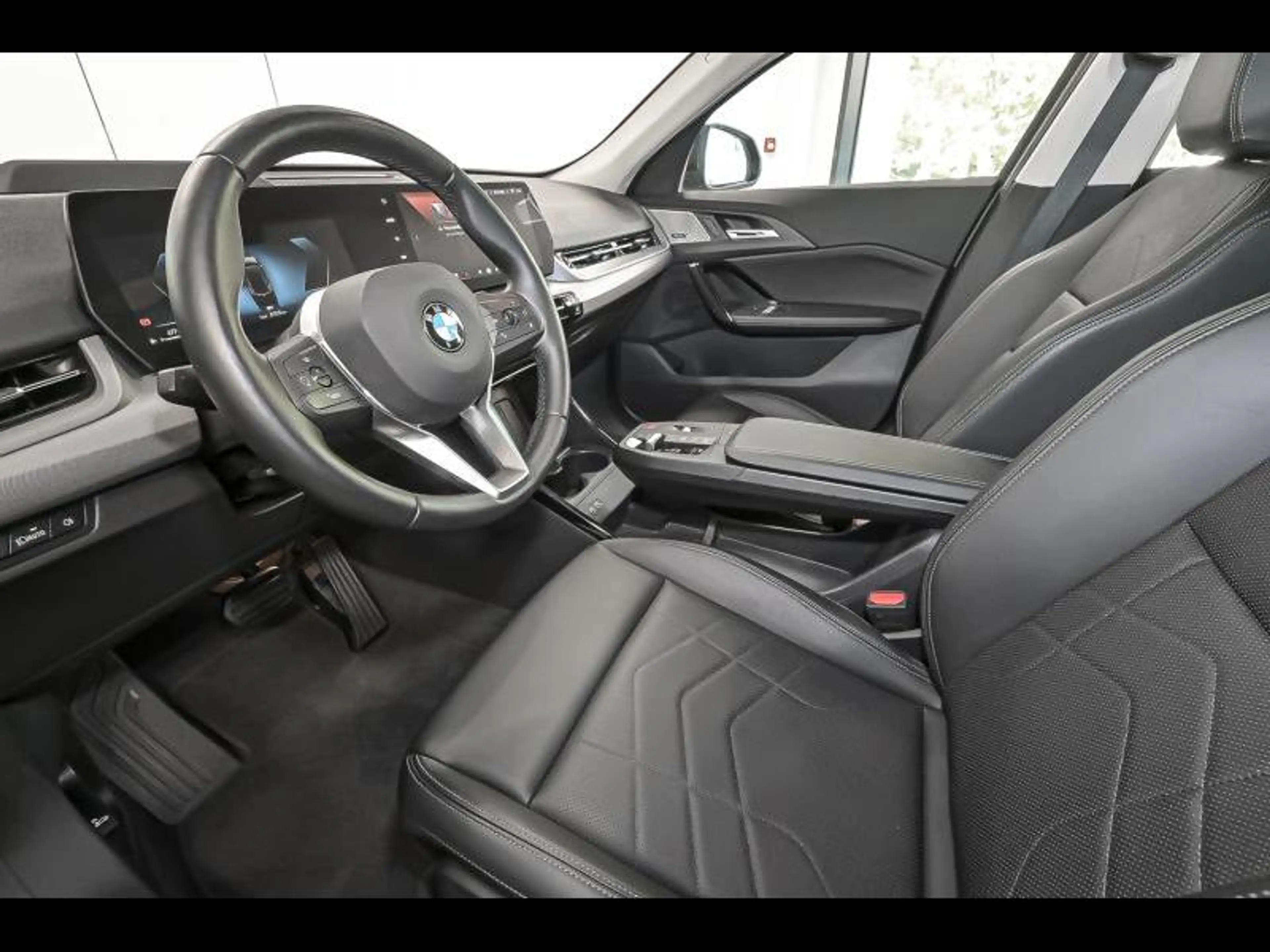 BMW X2 sDrive20i — photo 6
