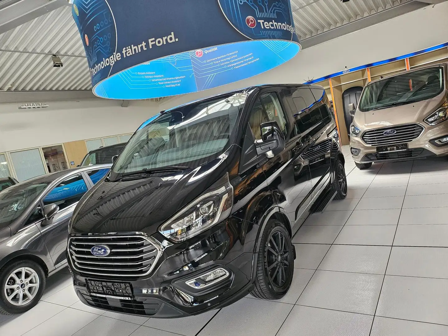Ford Tourneo Custom TiTANIUM L1 NAVI LEDER XENON KAMERA PP AHK TEMPOMA Zwart - 1