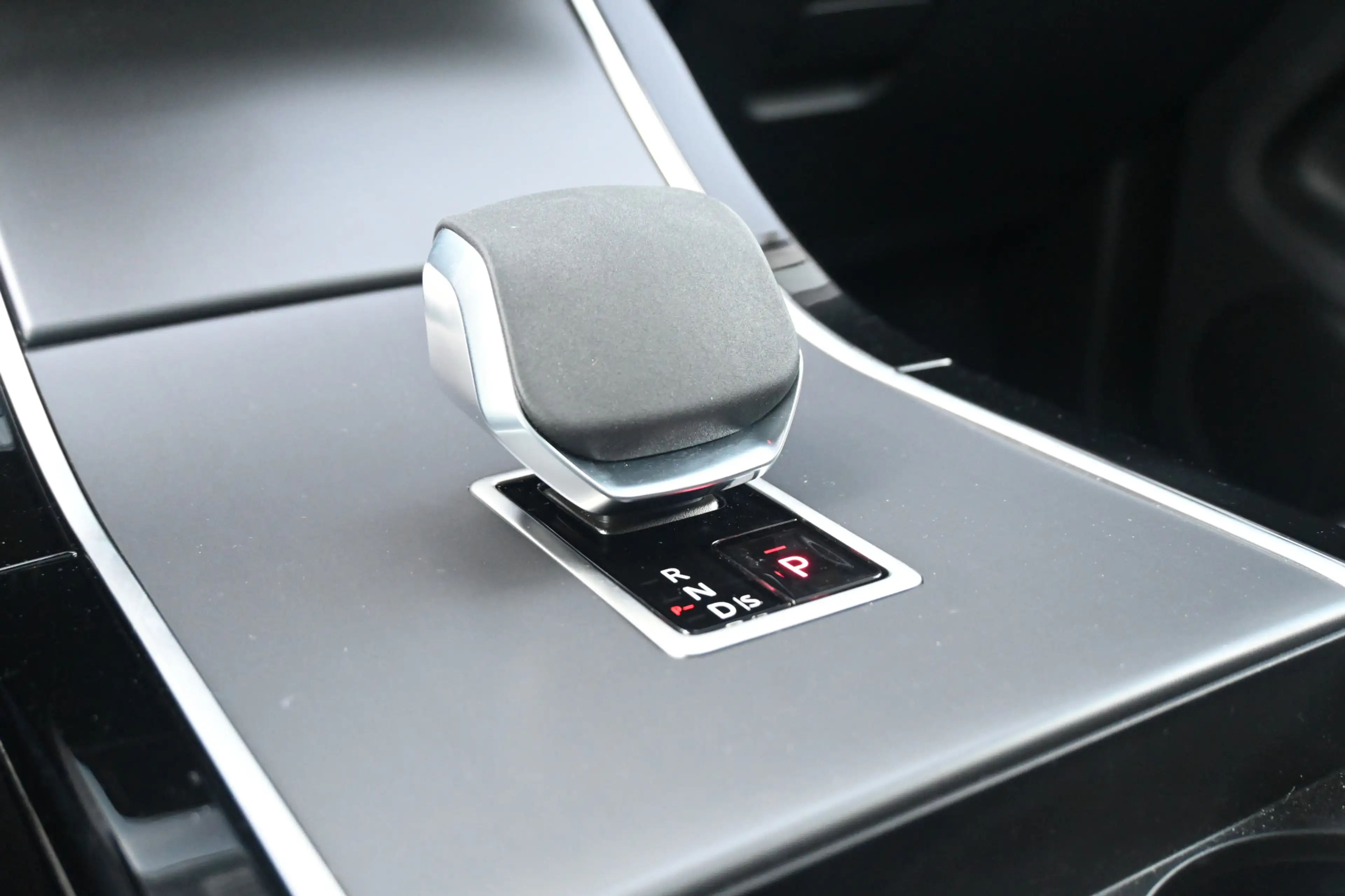 Land Rover Range Rover Evoque 1.5 P270e PHEV AWD S Edition — photo 33