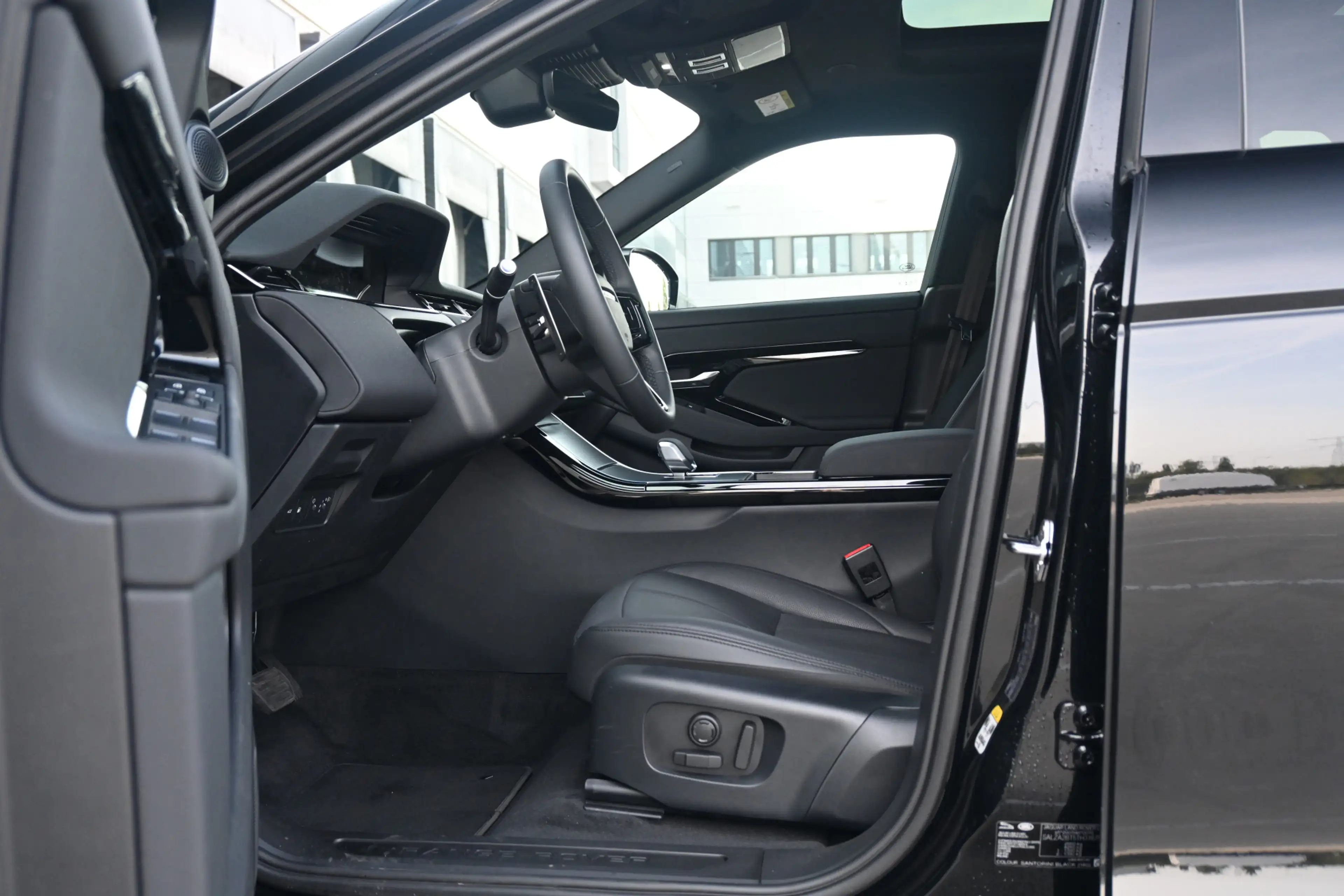 Land Rover Range Rover Evoque 1.5 P270e PHEV AWD S Edition — photo 2