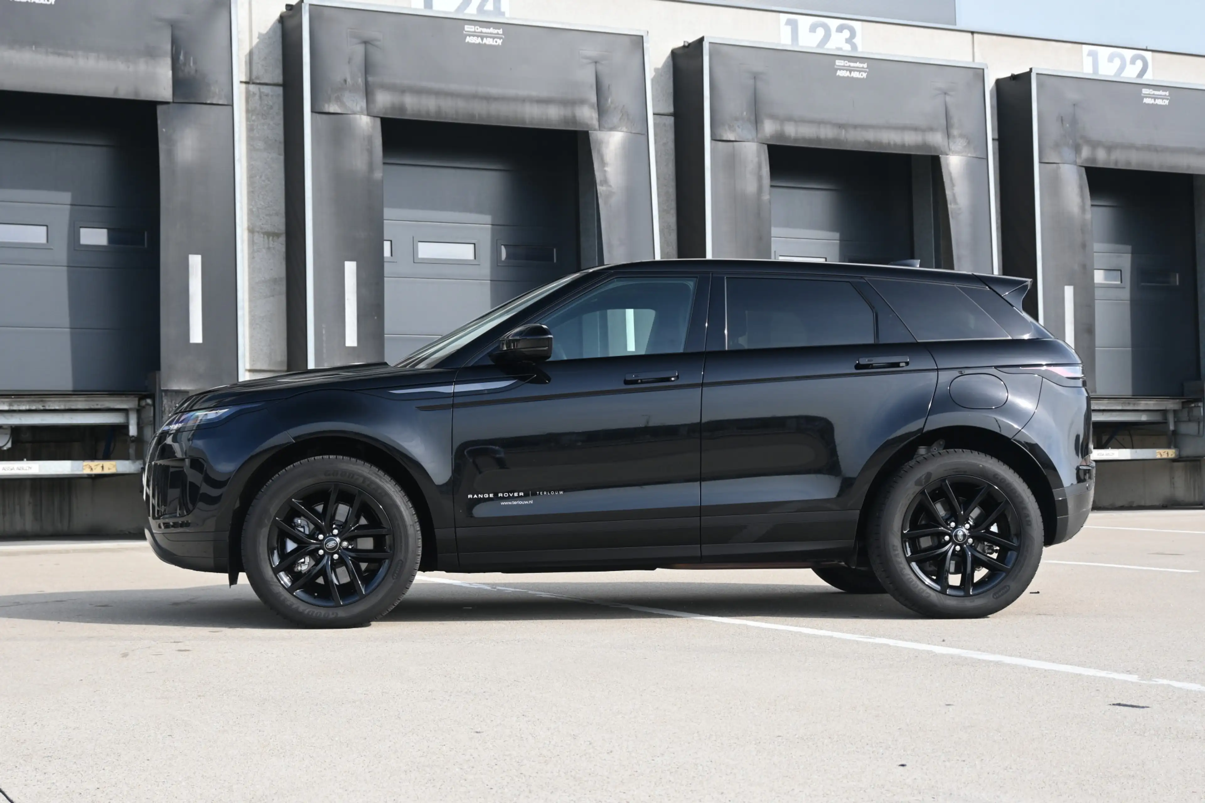 Land Rover Range Rover Evoque 1.5 P270e PHEV AWD S Edition — photo 9