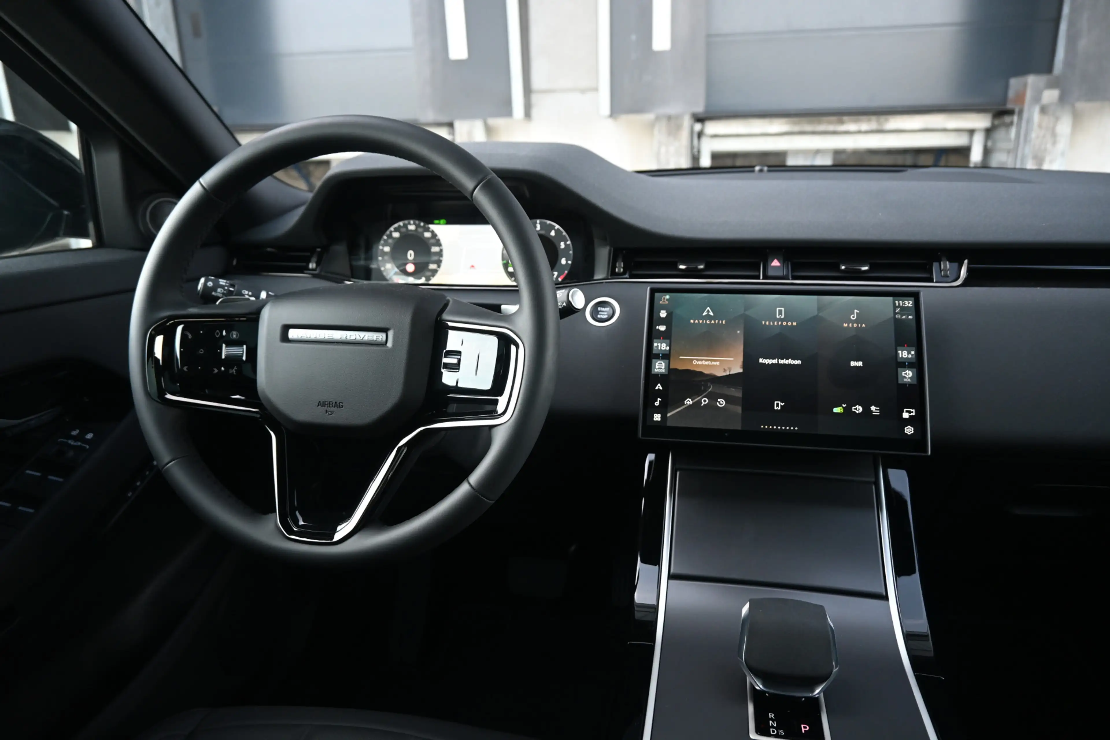 Land Rover Range Rover Evoque 1.5 P270e PHEV AWD S Edition — photo 6
