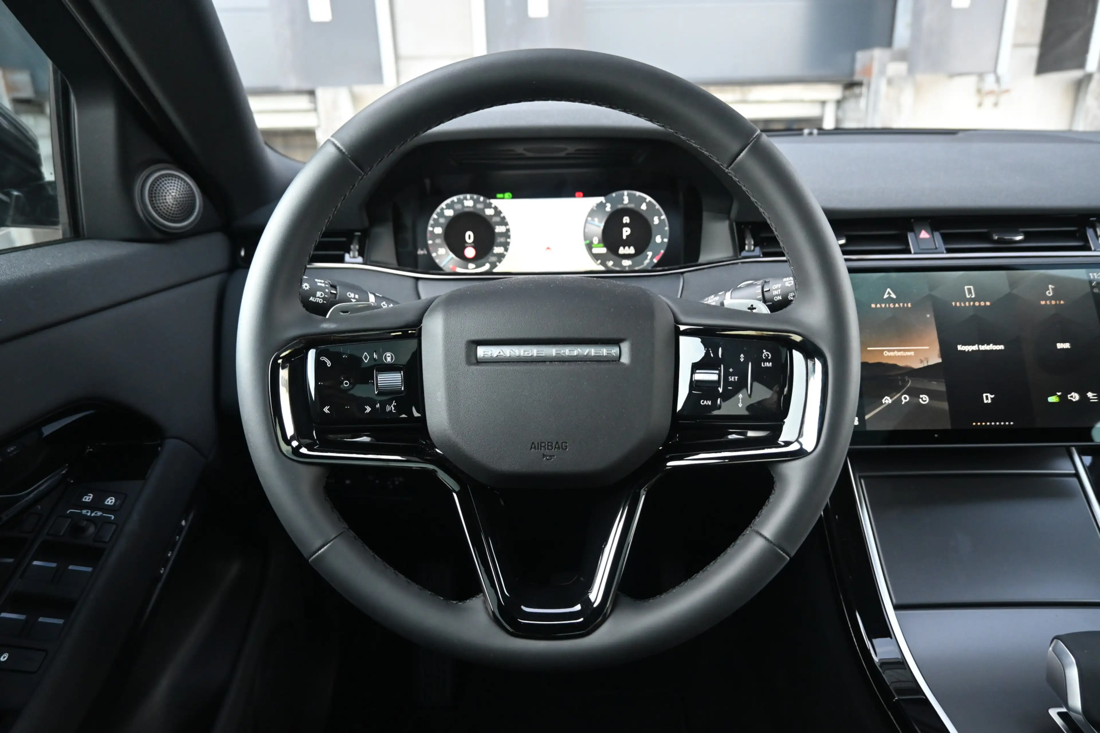 Land Rover Range Rover Evoque 1.5 P270e PHEV AWD S Edition — photo 17