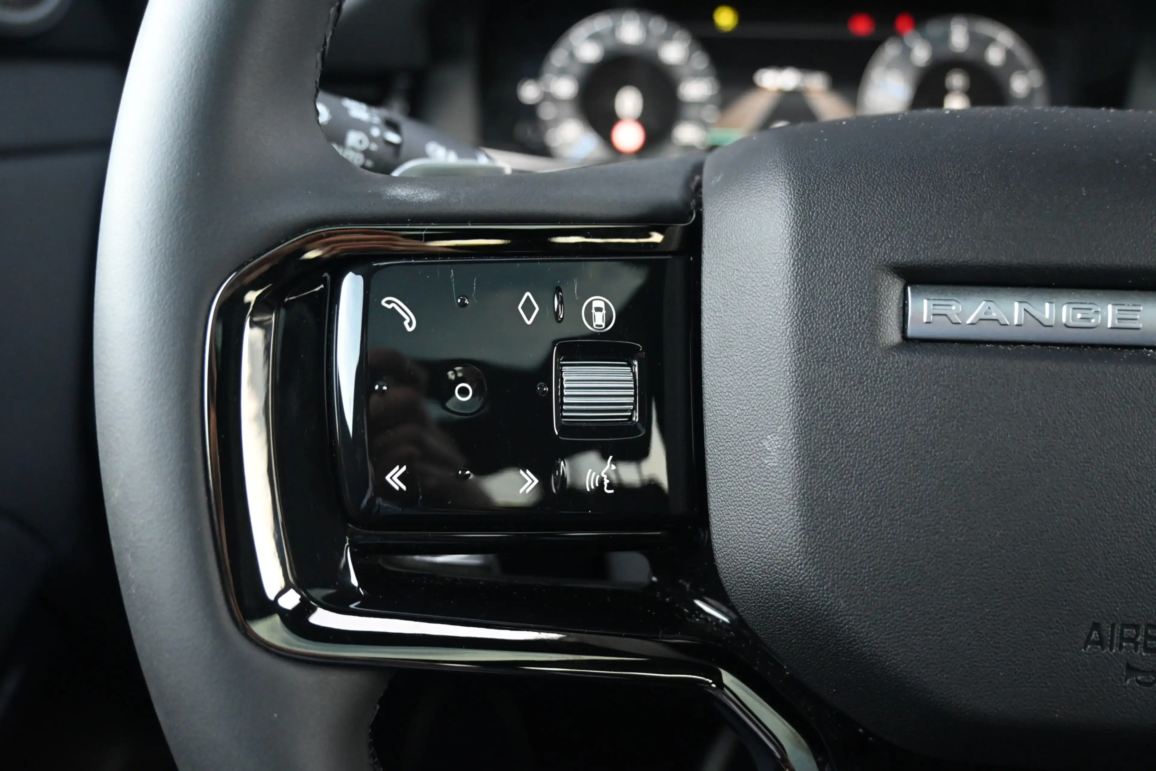 Land Rover Range Rover Evoque 1.5 P270e PHEV AWD S Edition — photo 18