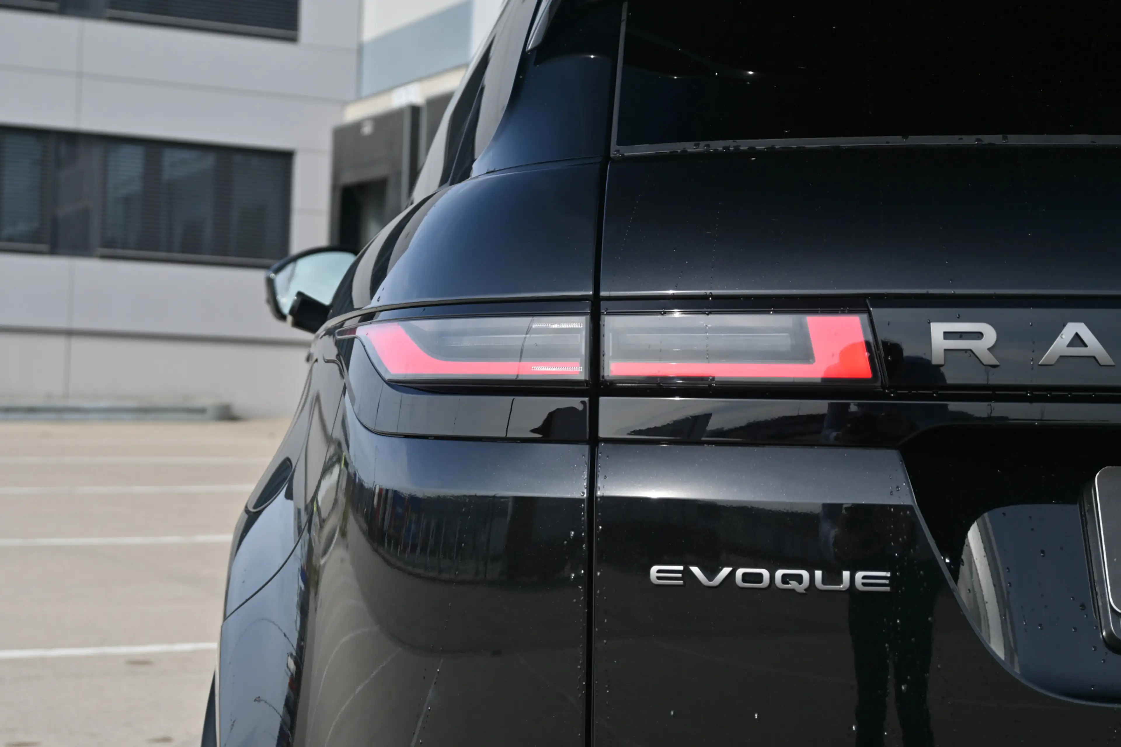 Land Rover Range Rover Evoque 1.5 P270e PHEV AWD S Edition — photo 15