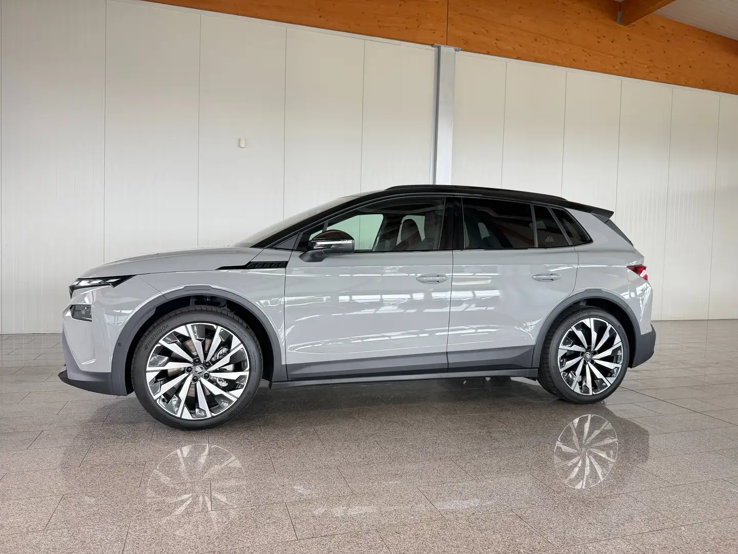 Skoda Elroq 85x Sportline Grau - 1