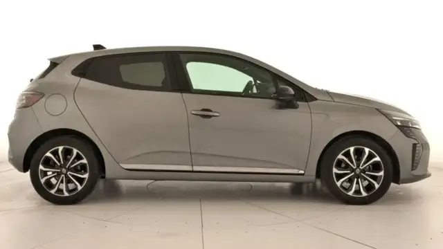 Renault Clio view 4