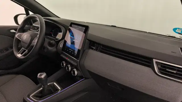 Renault Clio view 15
