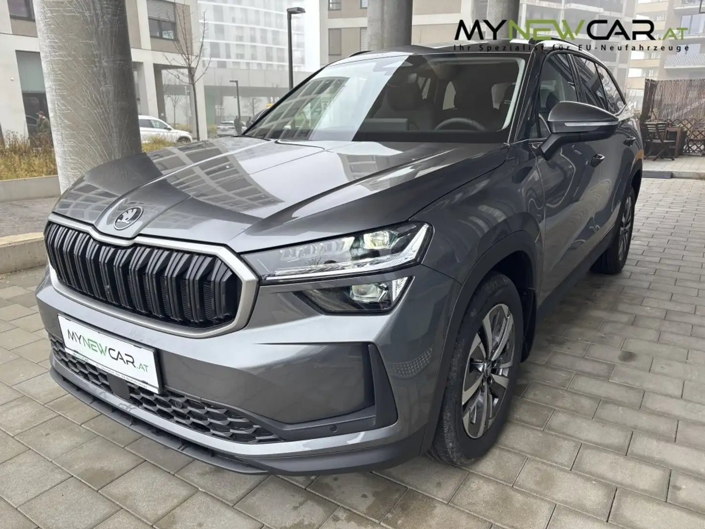 Skoda Kodiaq 1,5 TSI mHEV ACT Selection DSG *NEU* Grau - 2