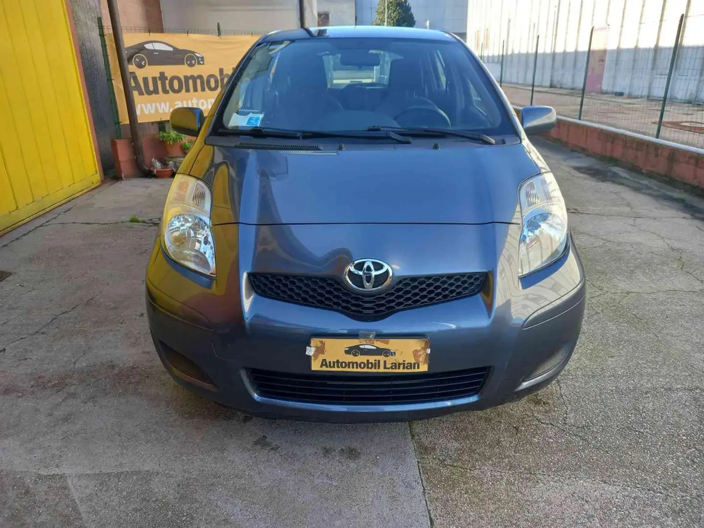 Toyota Yaris 1.3 5 porte Sol  NEOPATENTATI Grigio - 2