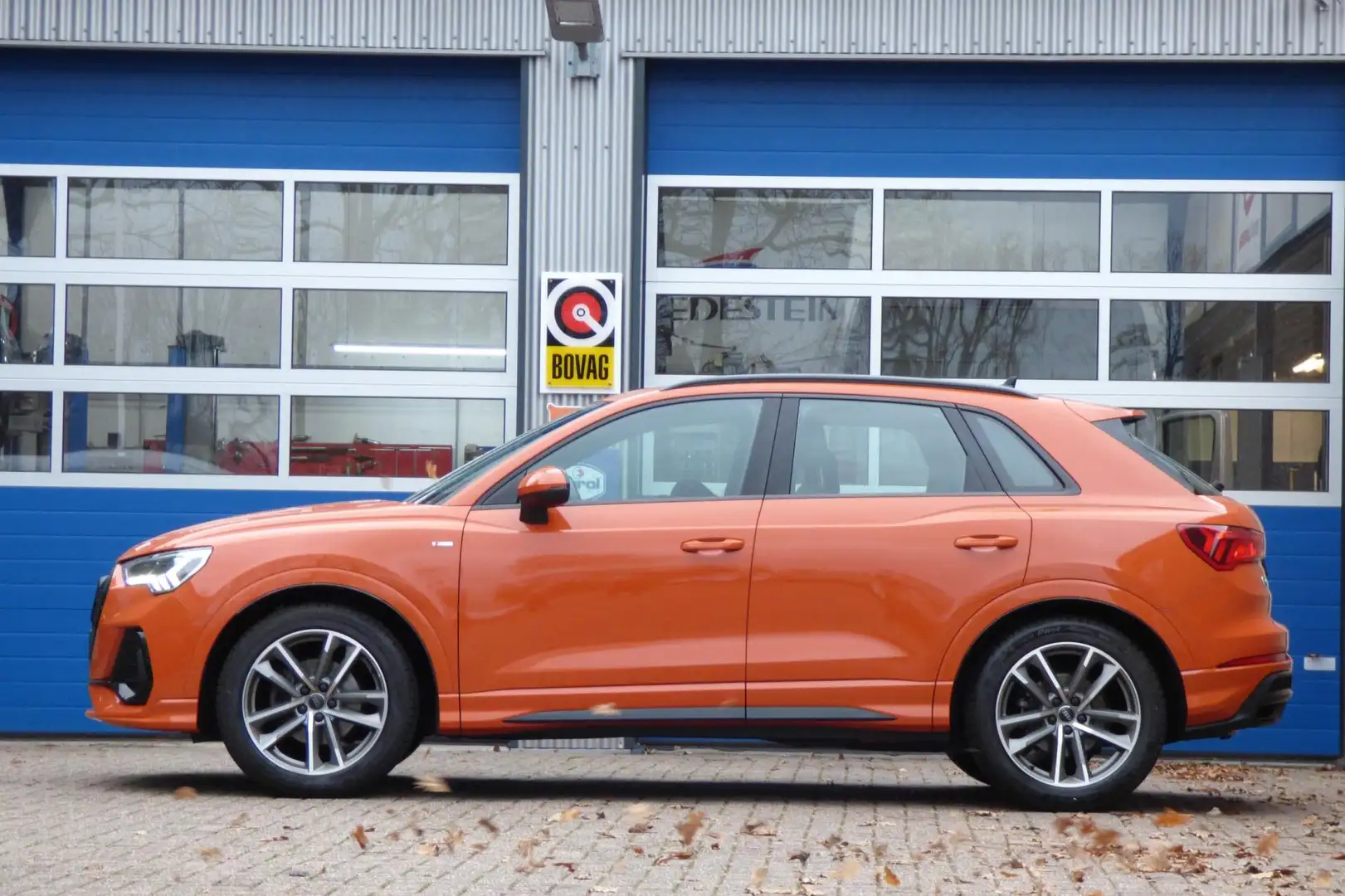 Audi Q3 35 TFSI S Line Pro Line S Oranje - 2