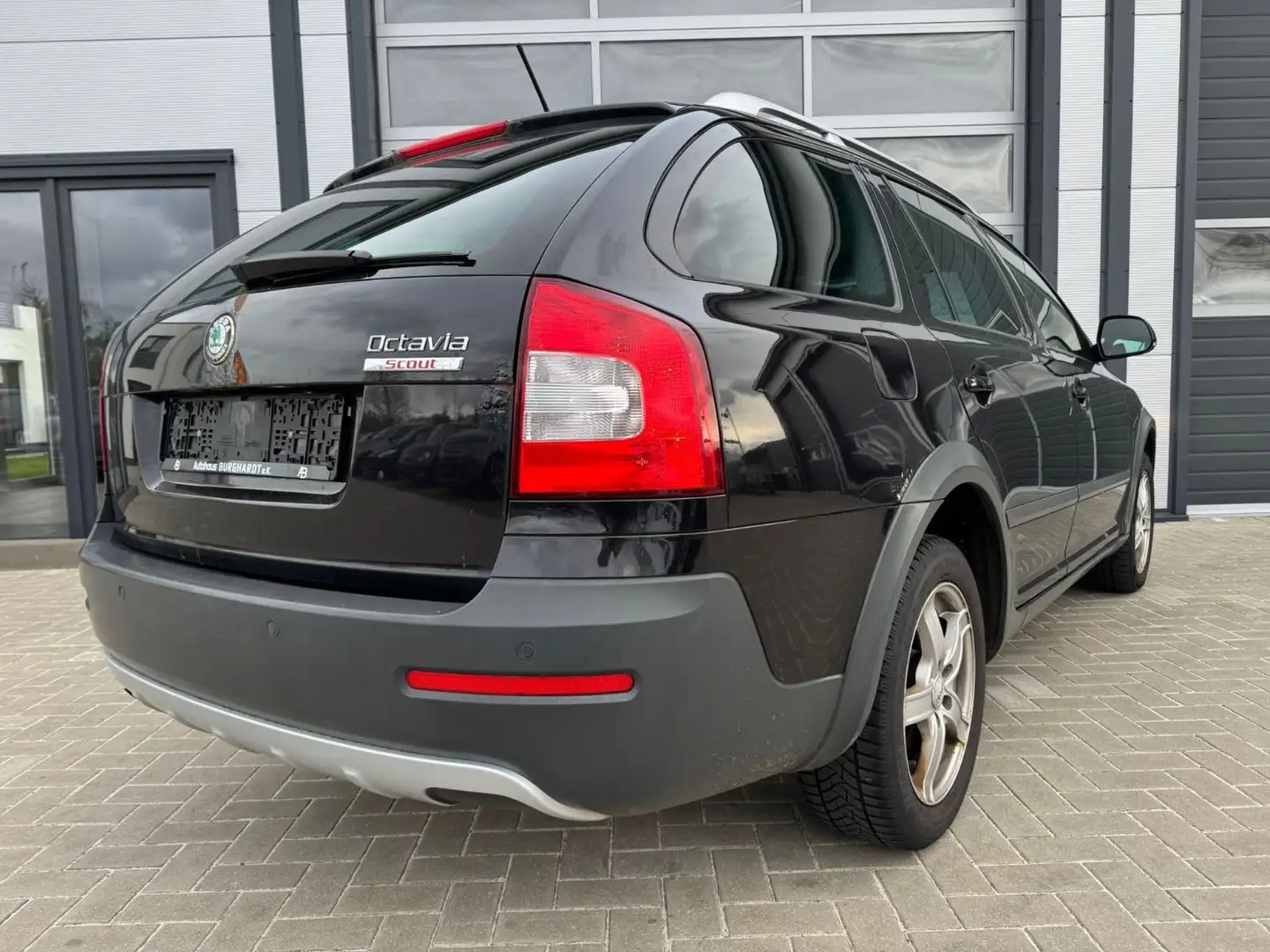 Skoda Octavia Combi Scout 4X4 Czarny - 2