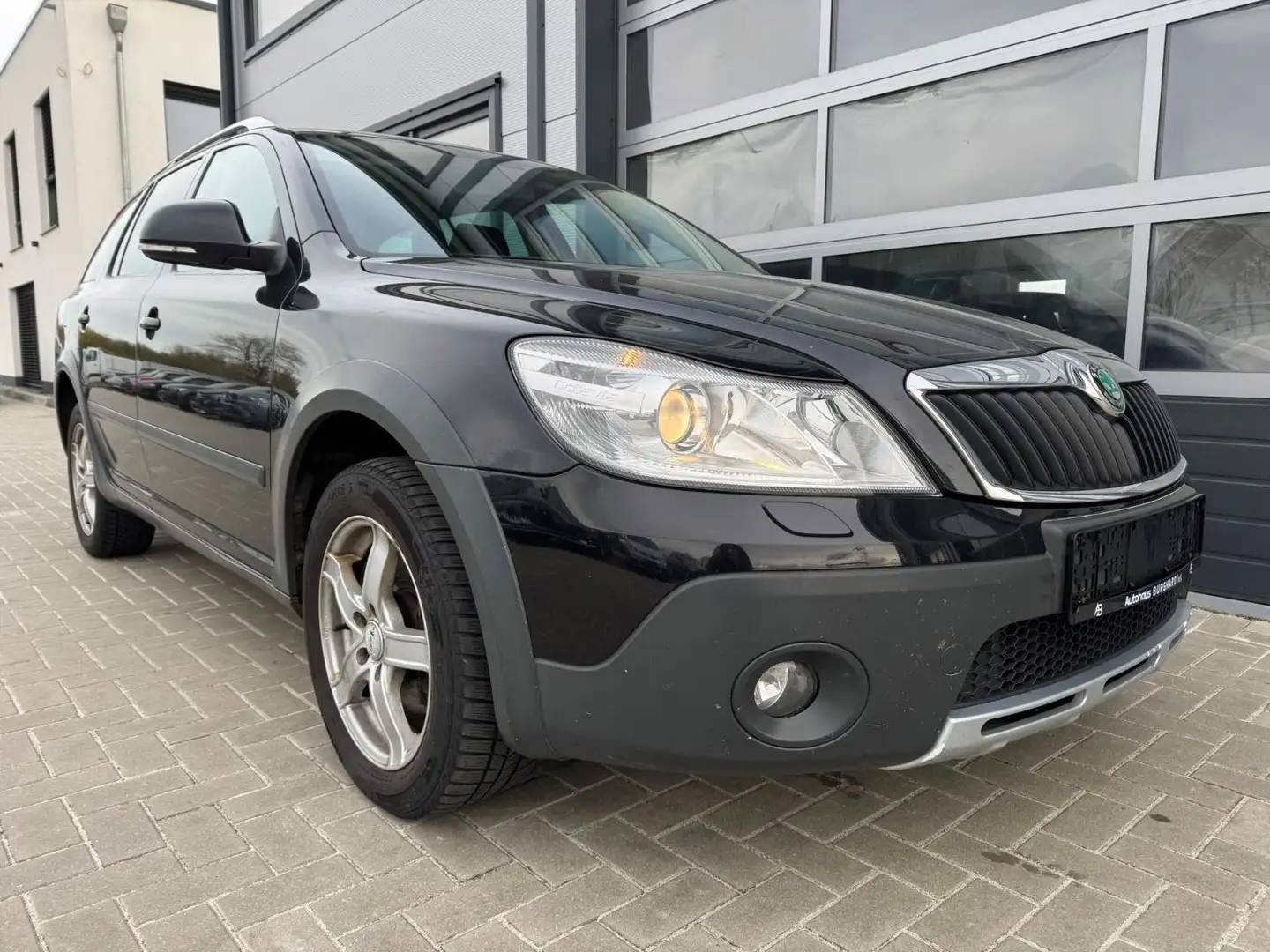 Skoda Octavia Combi Scout 4X4 Czarny - 1
