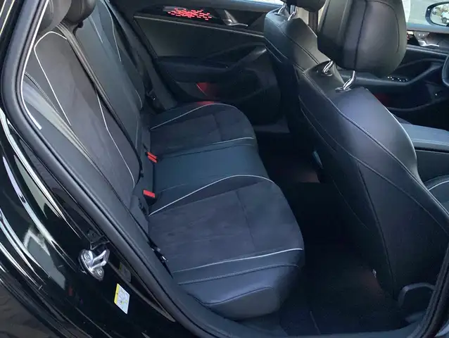 Volkswagen Passat view 16
