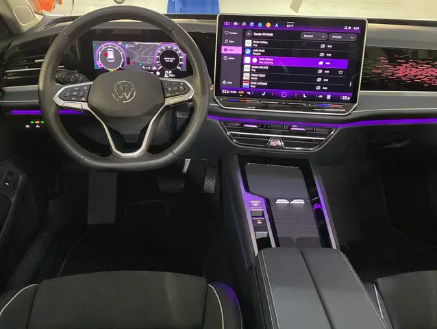 Volkswagen Passat view 3