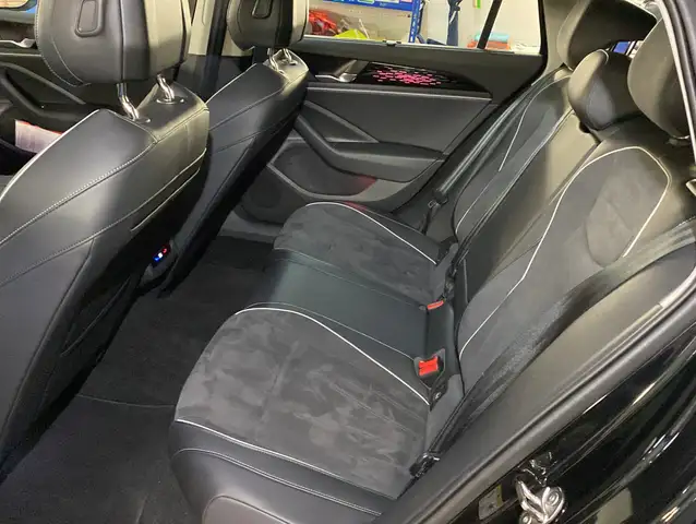 Volkswagen Passat view 11