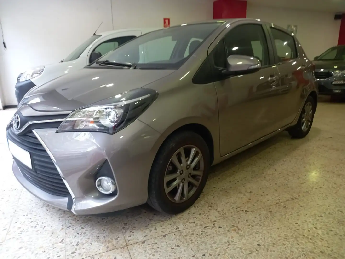 Toyota Yaris 1.3 Advance Gris - 1