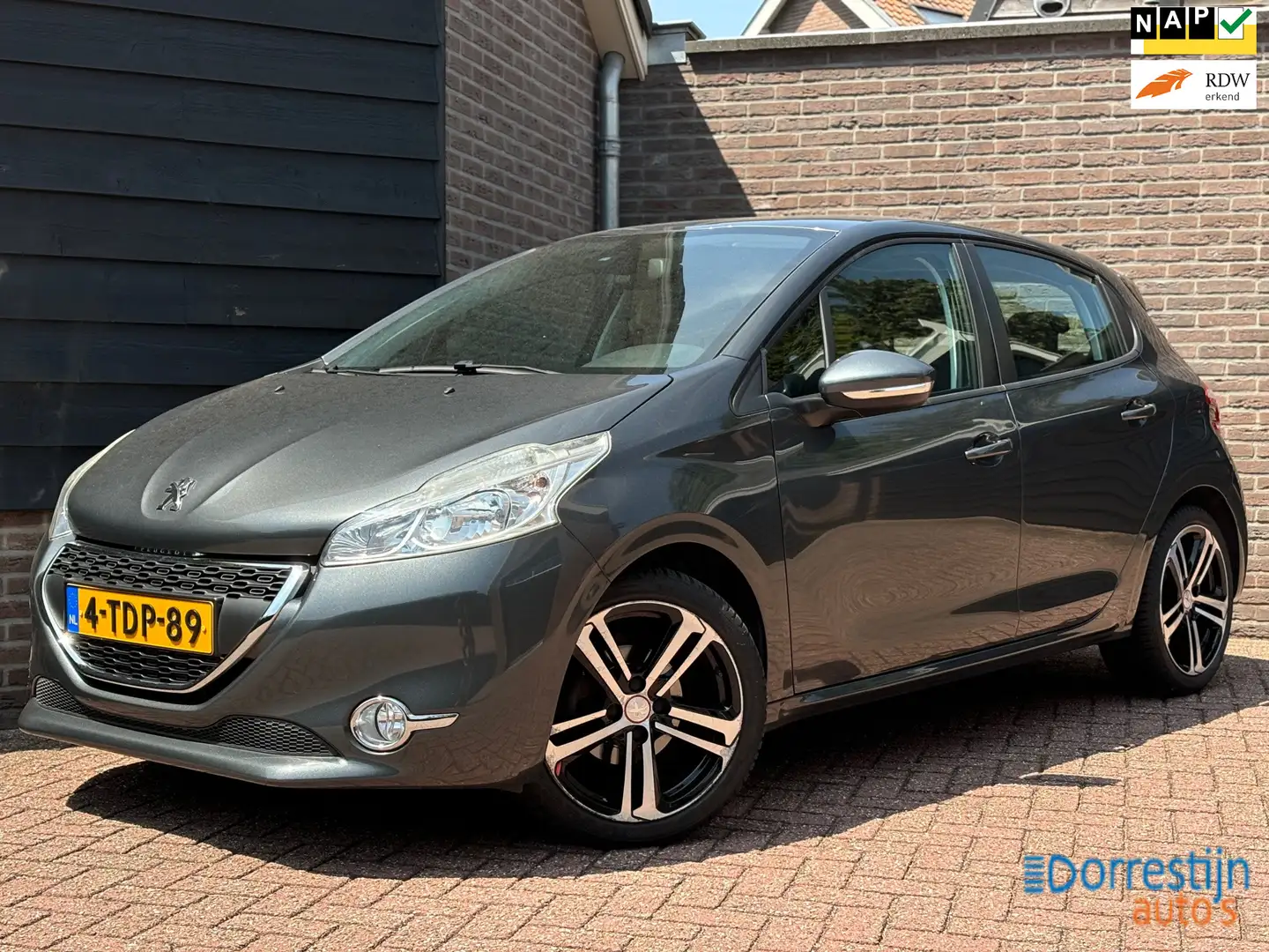 Peugeot 208 1.2 e-VTi Envy Automaat | Navi | Cruise | PDC | NA Grijs - 1