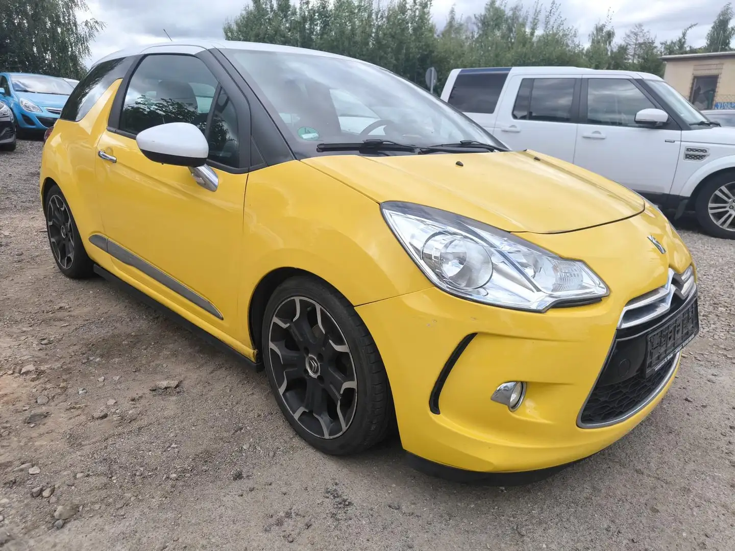Citroen DS3 Chic 1.4 16V Motor läuft unruhig Jaune - 1