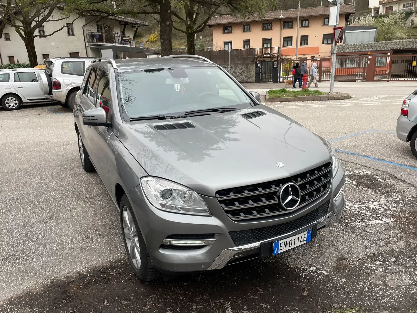 Mercedes-Benz ML 250 BlueTEC 4MATIC 7G-TRONIC Edition 1 Gris - 1