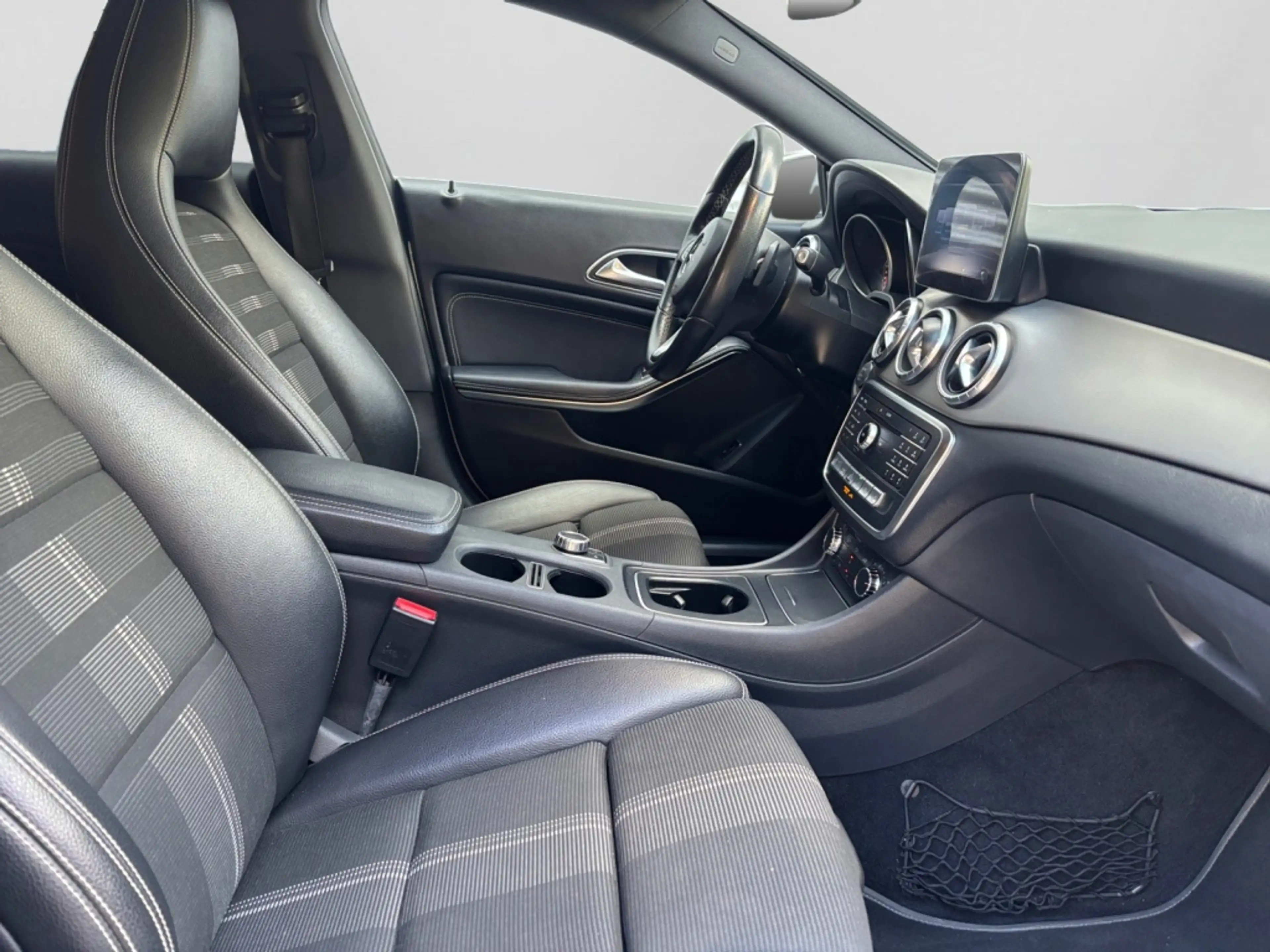 Mercedes-Benz CLA 200 SB PANO|SHZ|TEMP|KAM|KEYL|LED|NAVI — photo 10