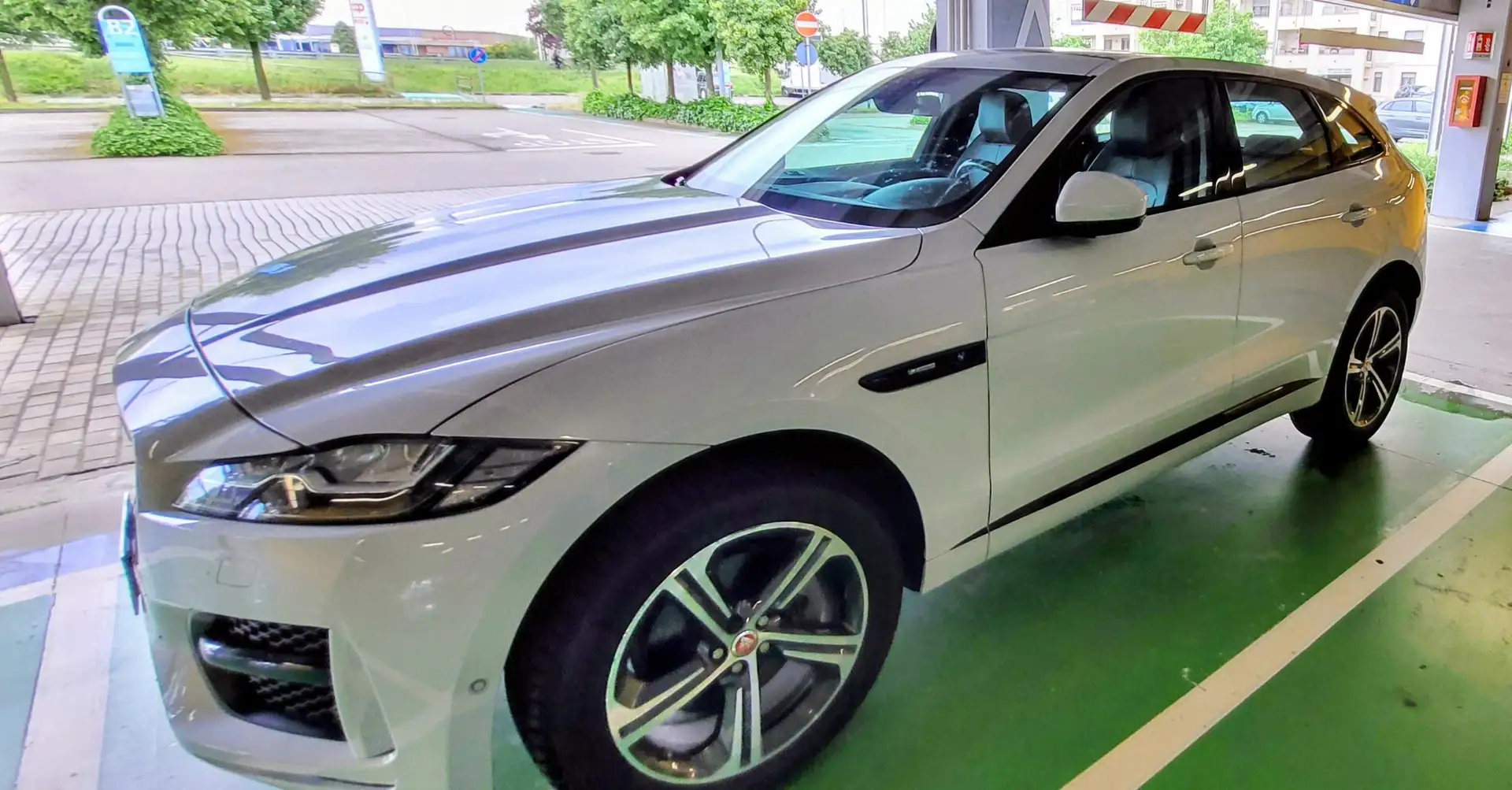 Jaguar F-Pace F-Pace 3.0 V6 R-Sport awd 340cv my18 Bianco - 1