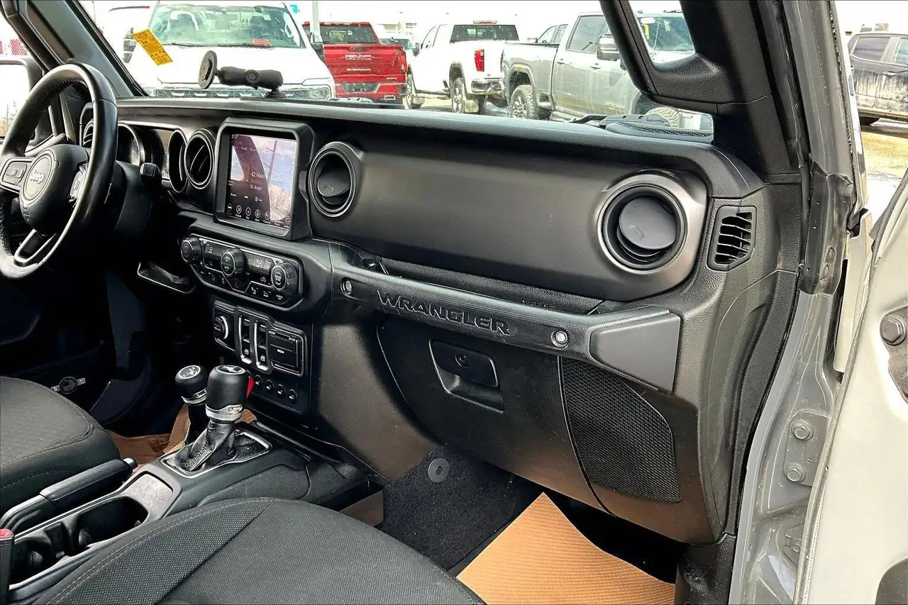 Jeep Wrangler снимка Jeep Wrangler