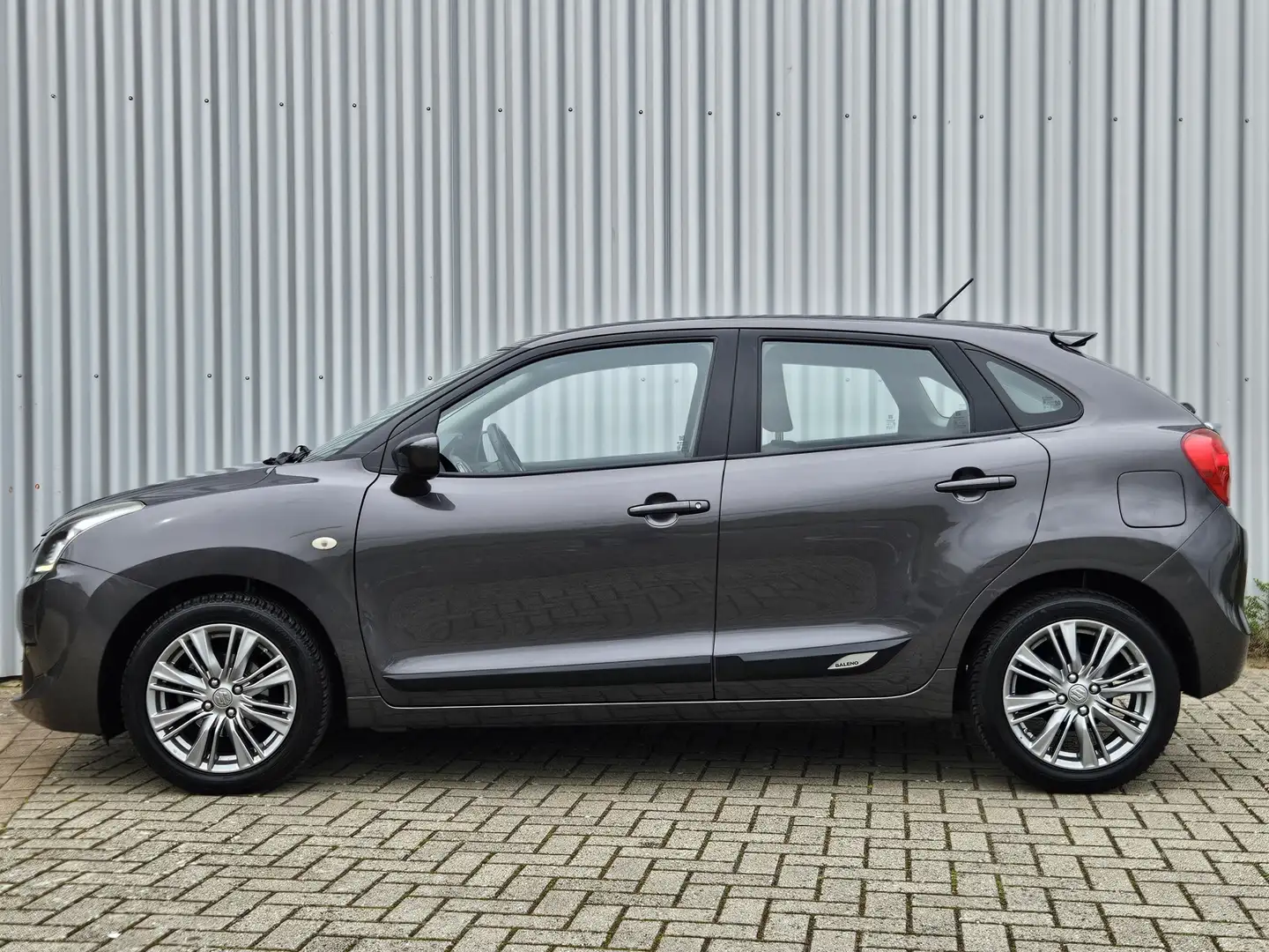 Suzuki Baleno 1.2 Exclusive /Automaat/Stoelverwarming/Cruise! Grau - 2