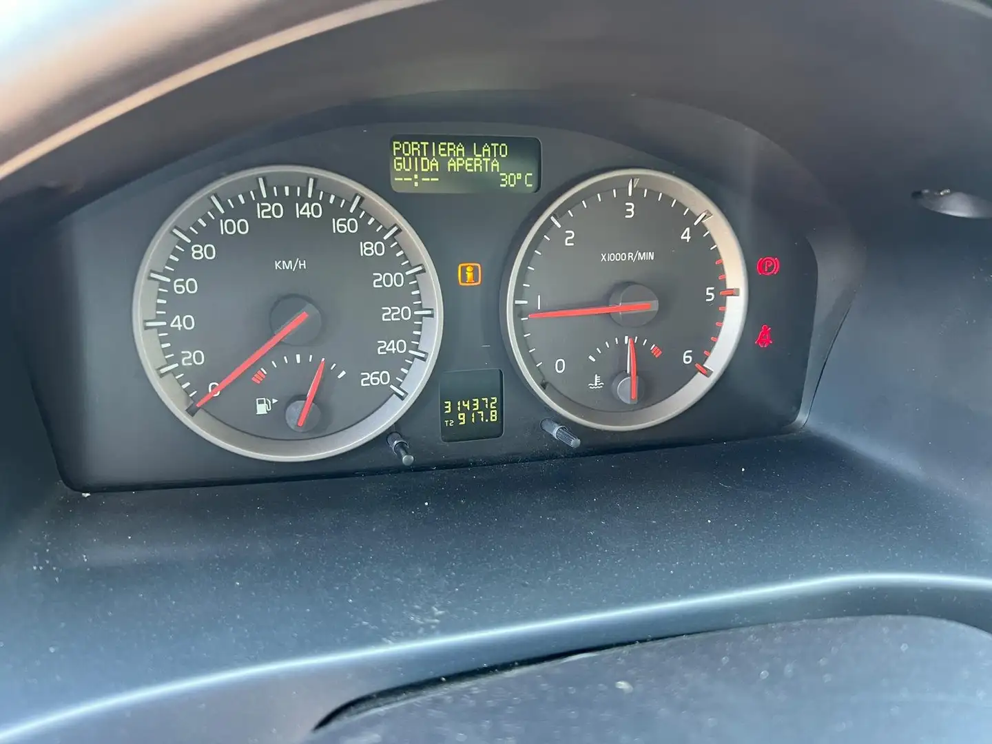 Volvo S40 S40 II 2003 2.0d Momentum Plateado - 2