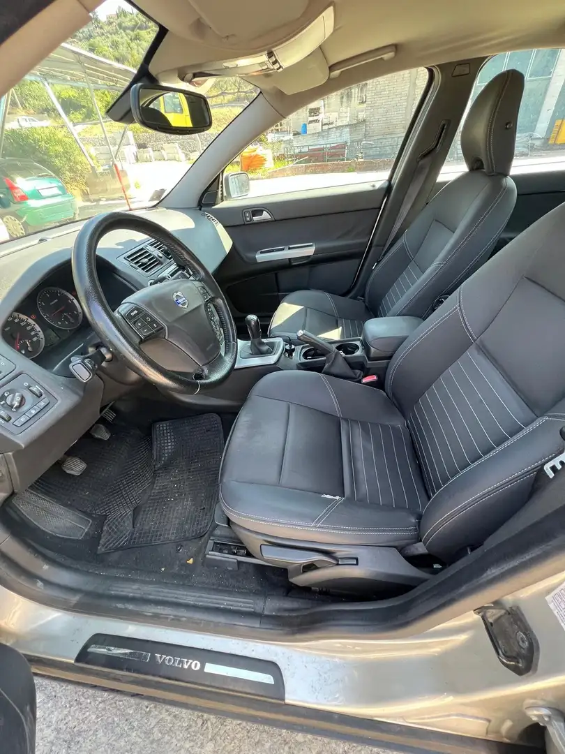 Volvo S40 S40 II 2003 2.0d Momentum Plateado - 1