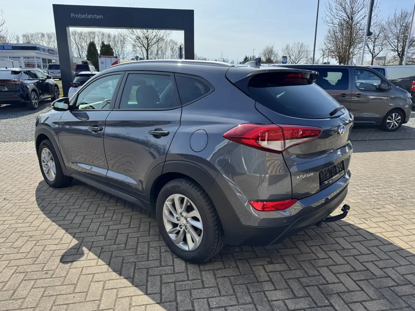 Hyundai TUCSON 1.6 blue Advantage 2WD SHZ KAMERA NAVI Grey - 2