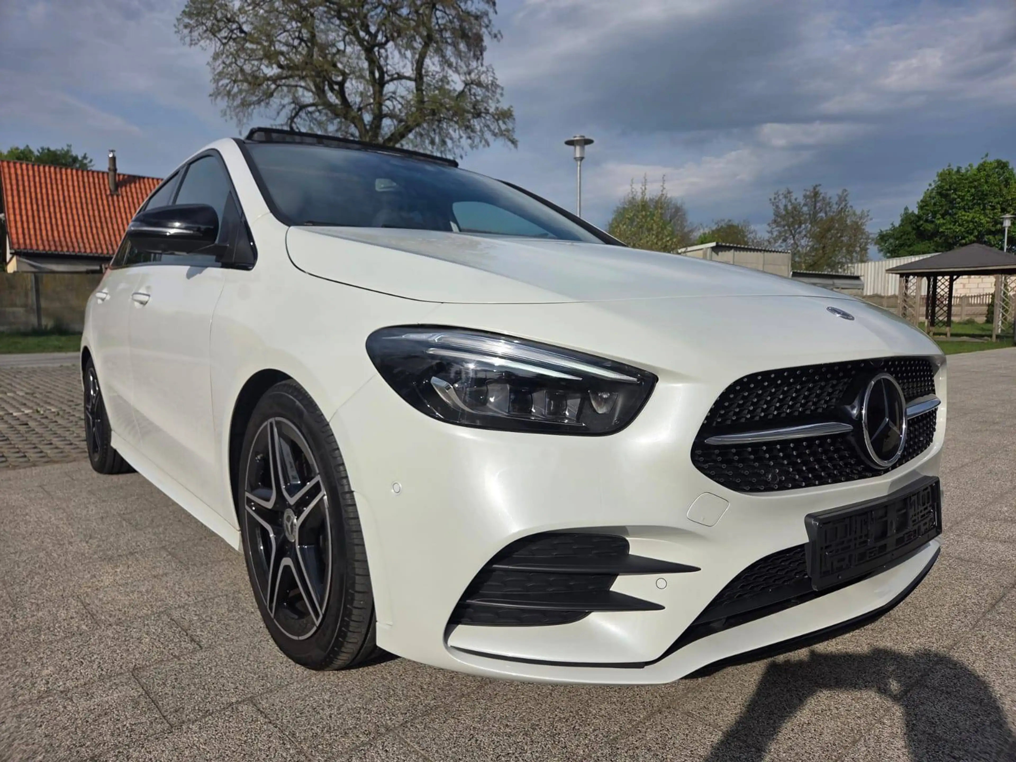 Mercedes-Benz B 220 B 220 d 4Matic AMG Pano Distronic — photo 3