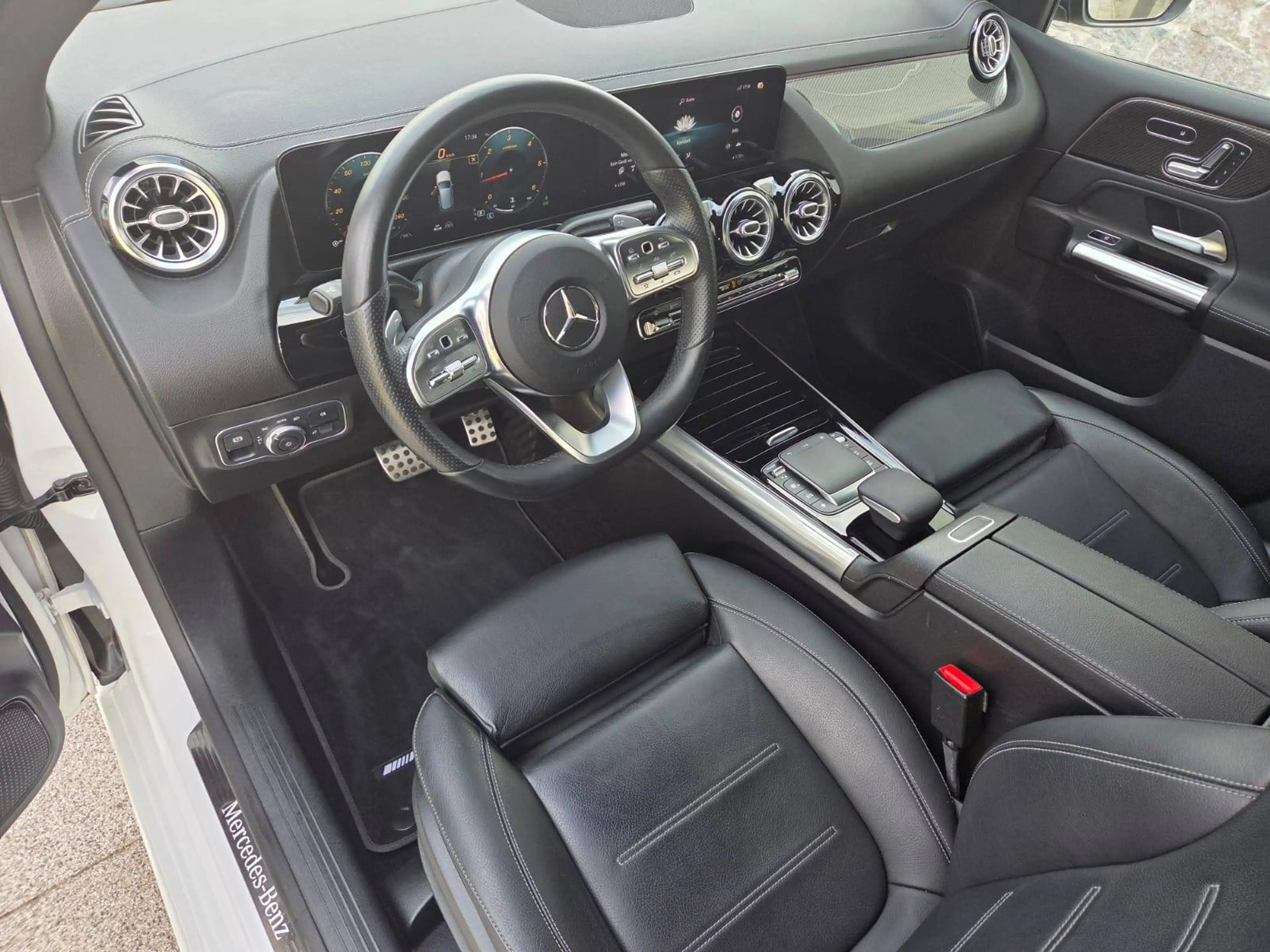 Mercedes-Benz B 220 B 220 d 4Matic AMG Pano Distronic — photo 13