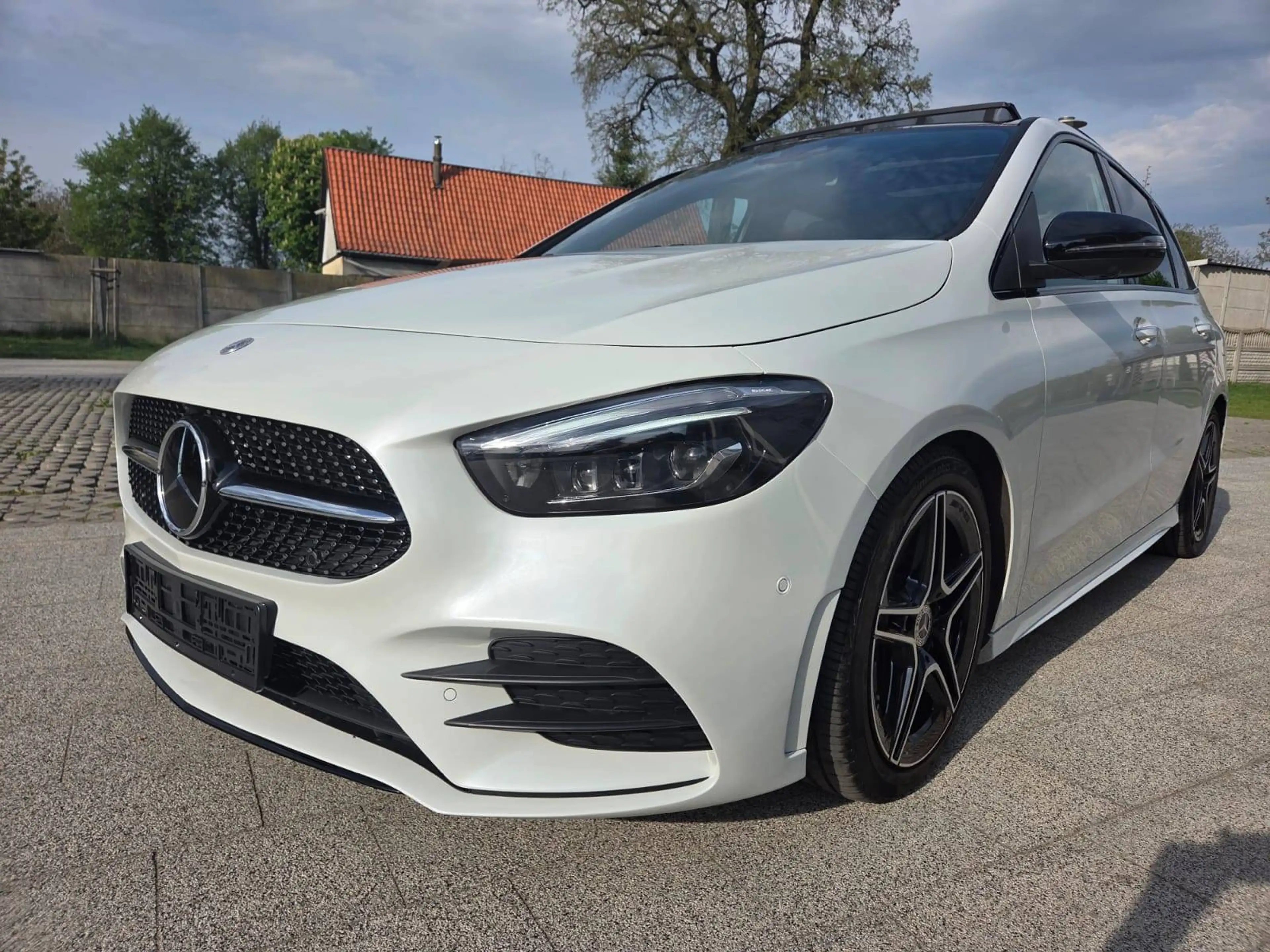 Mercedes-Benz B 220 B 220 d 4Matic AMG Pano Distronic