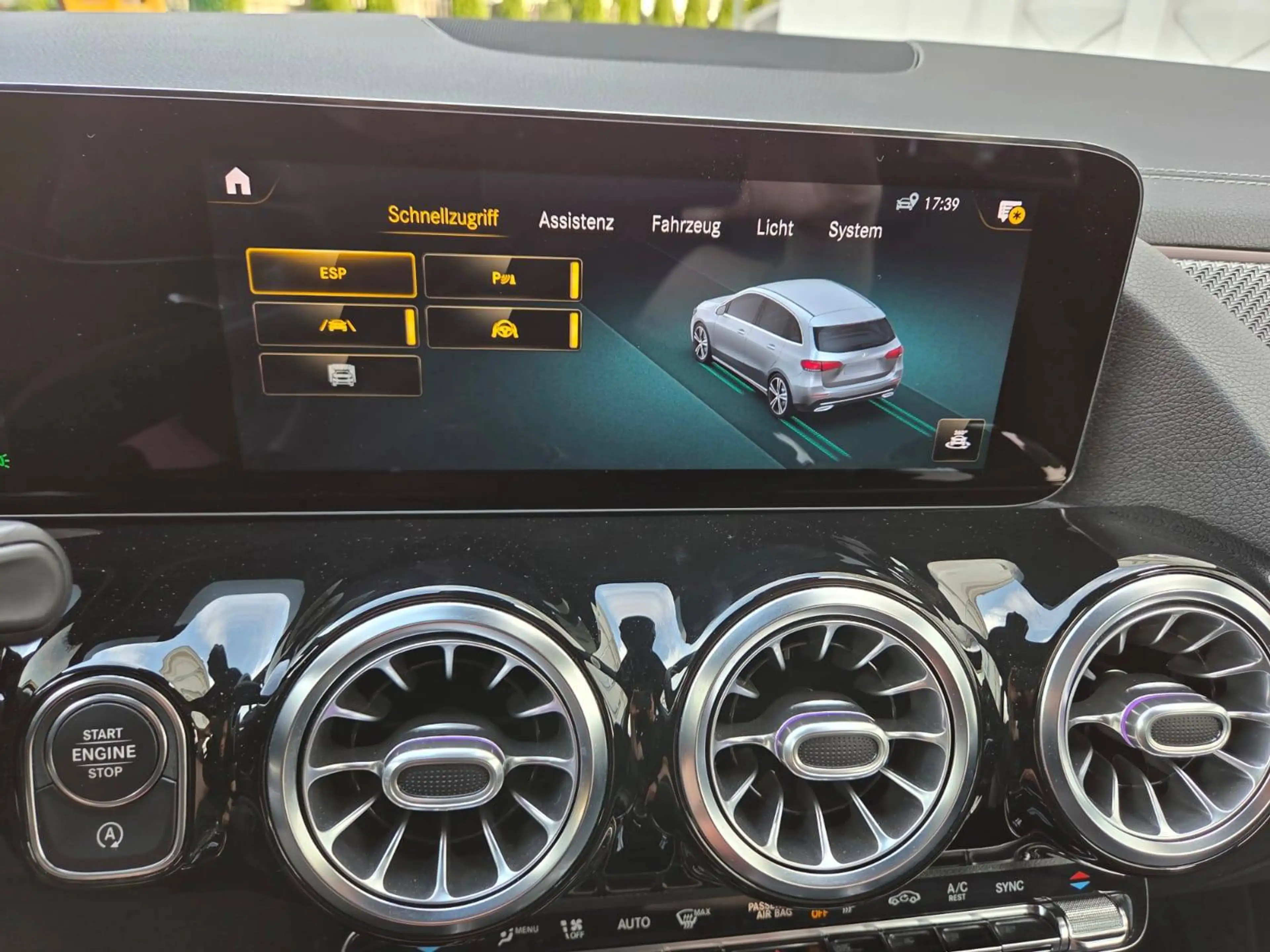 Mercedes-Benz B 220 B 220 d 4Matic AMG Pano Distronic — photo 15