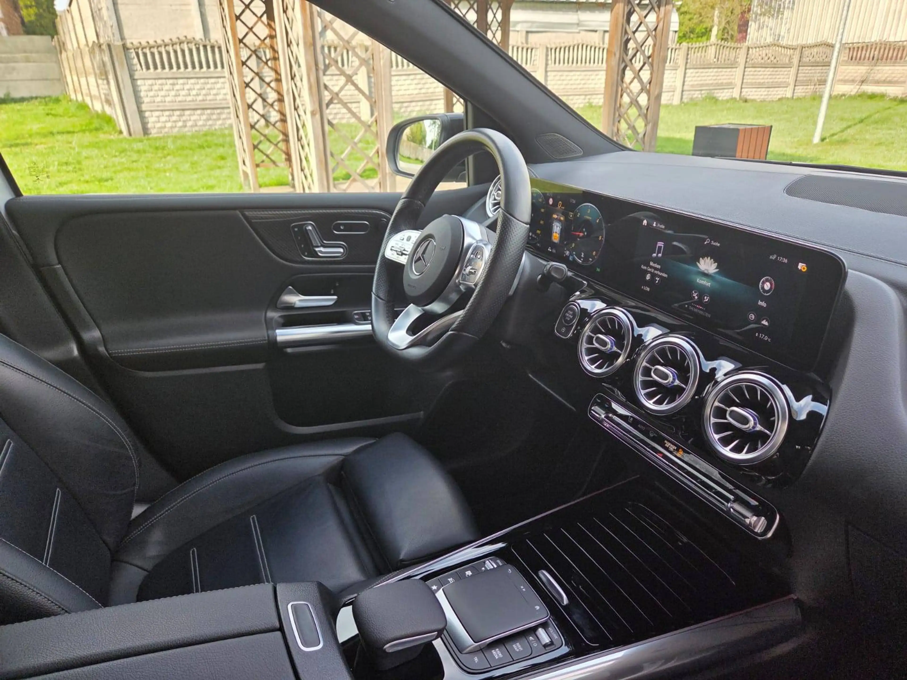 Mercedes-Benz B 220 B 220 d 4Matic AMG Pano Distronic — photo 12