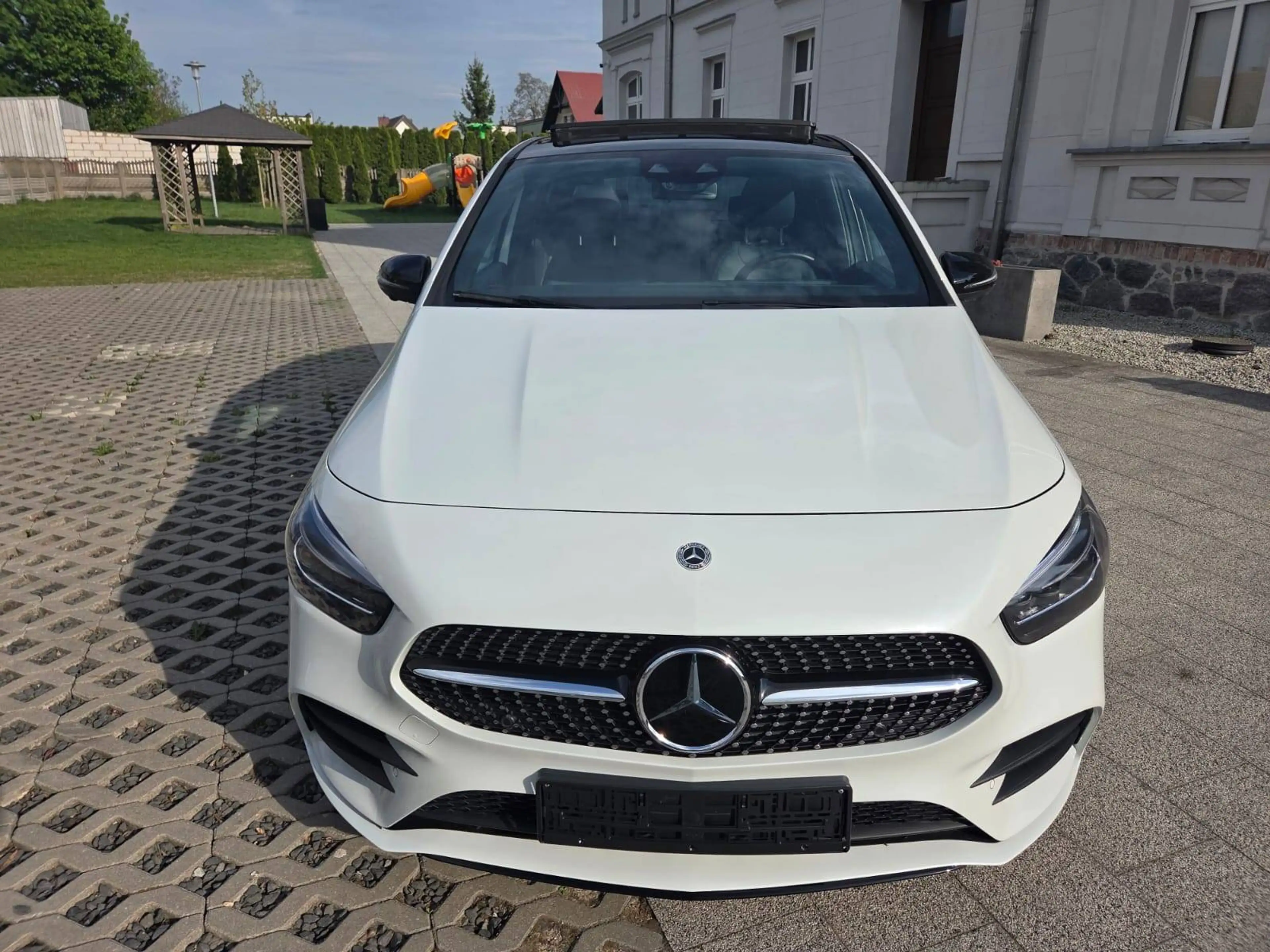 Mercedes-Benz B 220 B 220 d 4Matic AMG Pano Distronic — photo 2