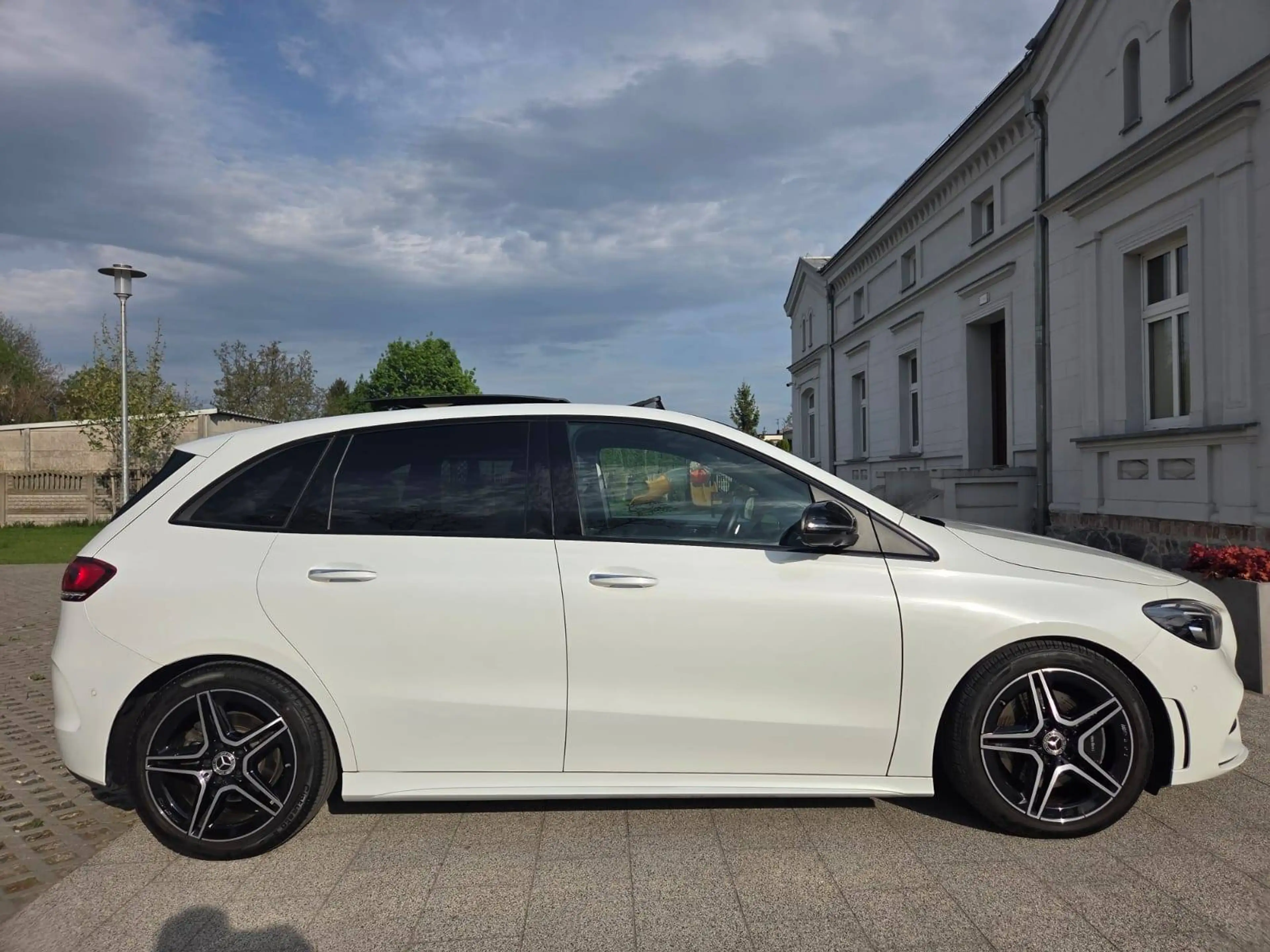 Mercedes-Benz B 220 B 220 d 4Matic AMG Pano Distronic — photo 4