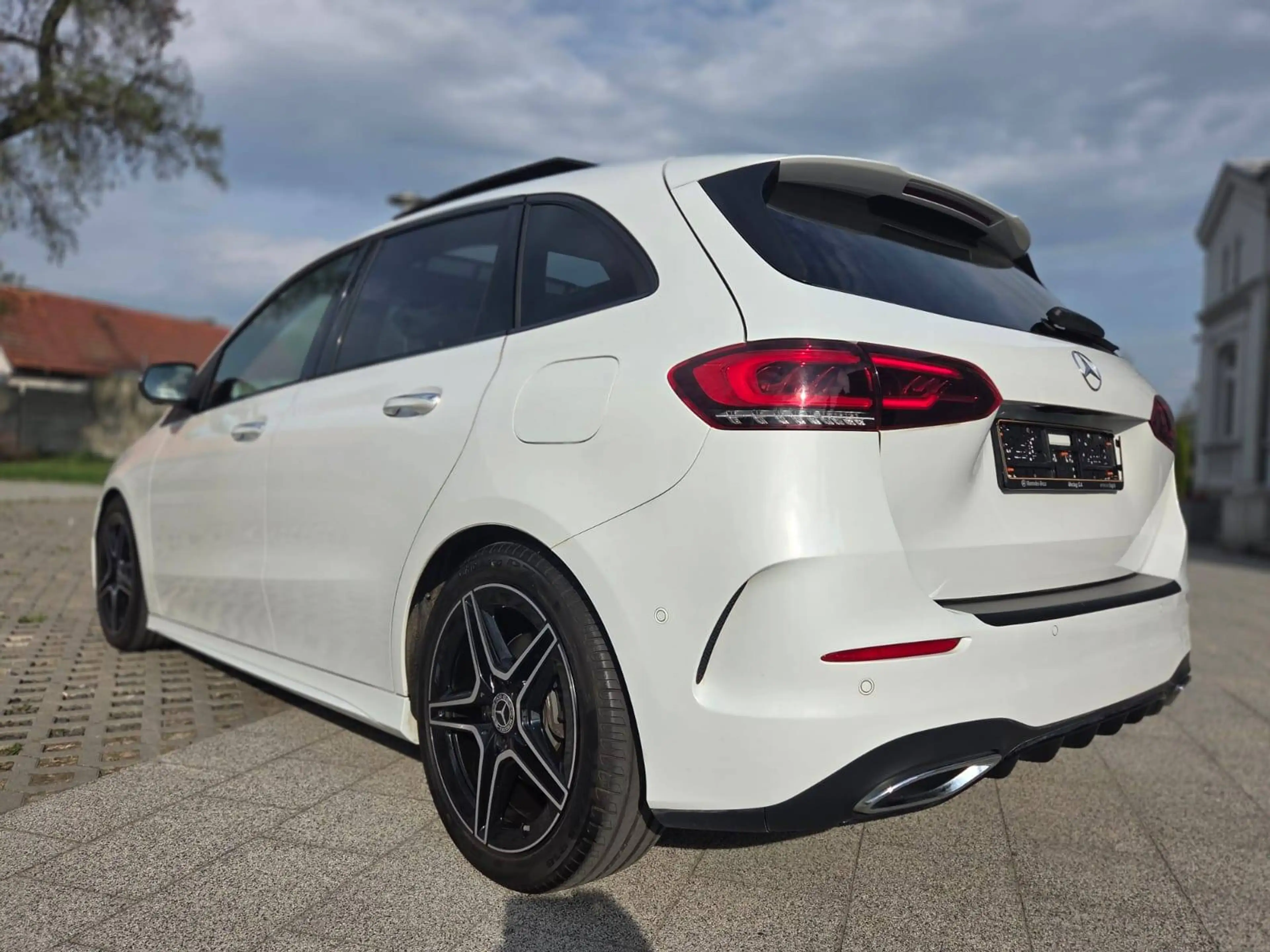 Mercedes-Benz B 220 B 220 d 4Matic AMG Pano Distronic — photo 8