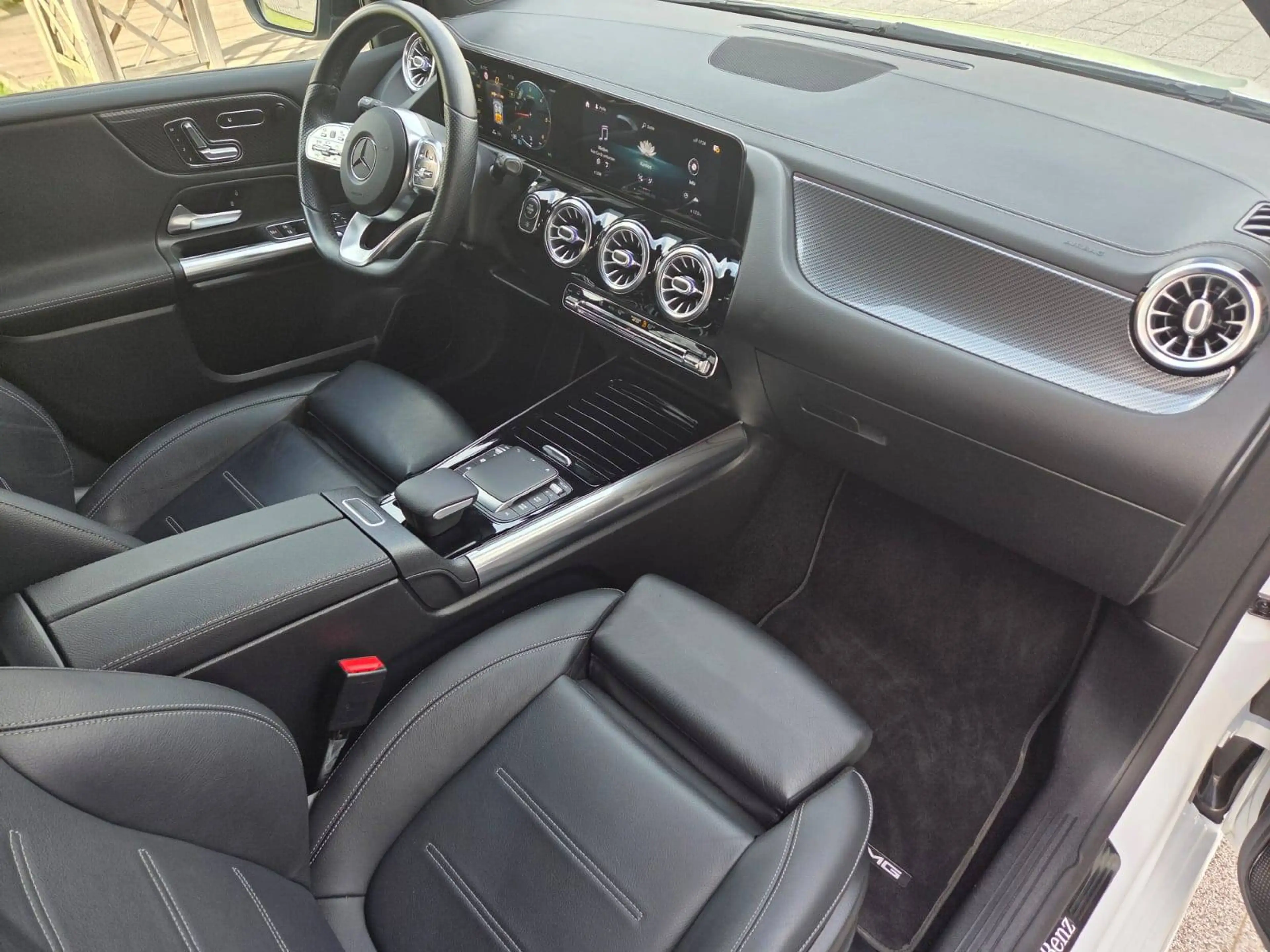 Mercedes-Benz B 220 B 220 d 4Matic AMG Pano Distronic — photo 11