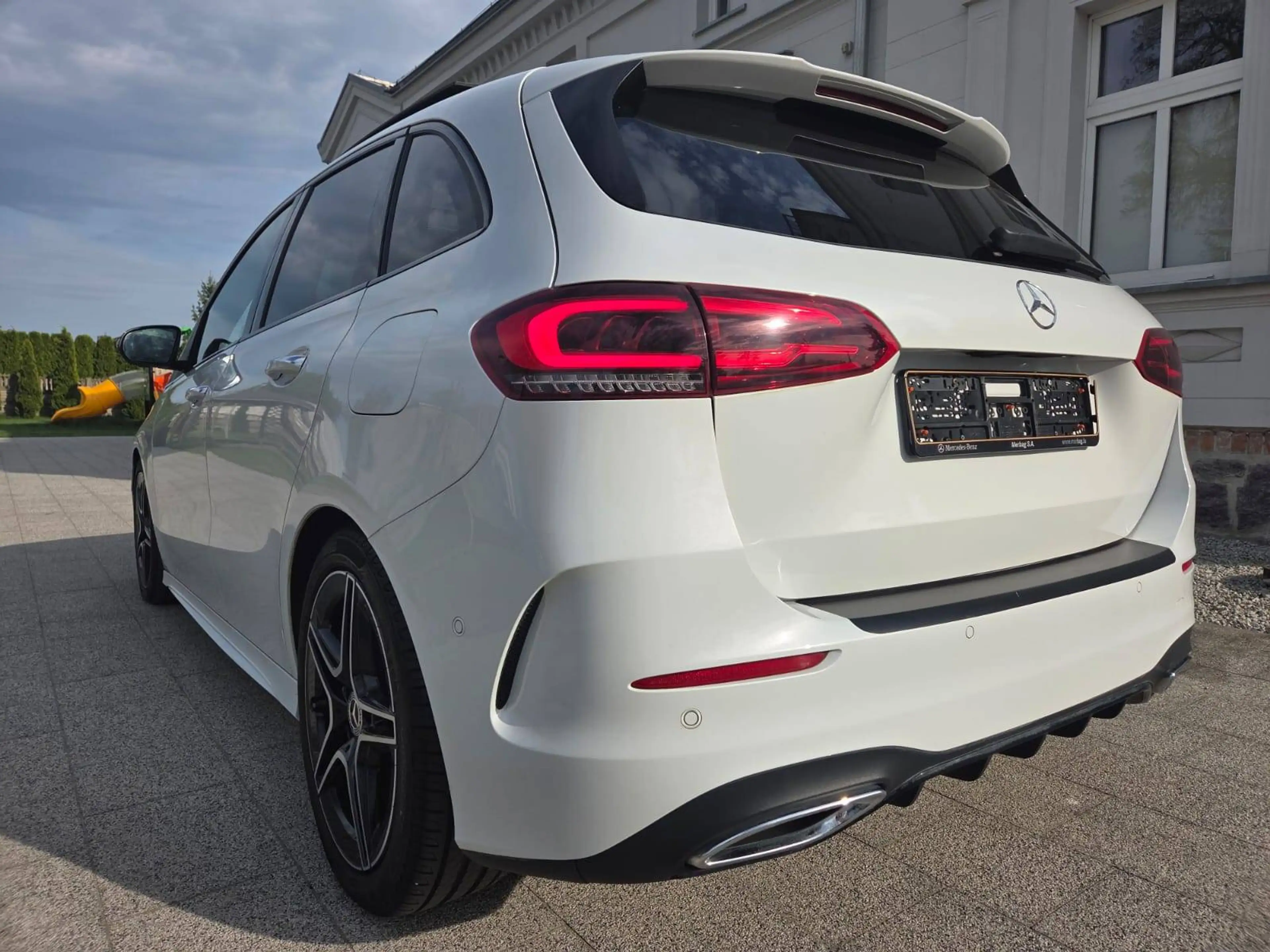 Mercedes-Benz B 220 B 220 d 4Matic AMG Pano Distronic — photo 7