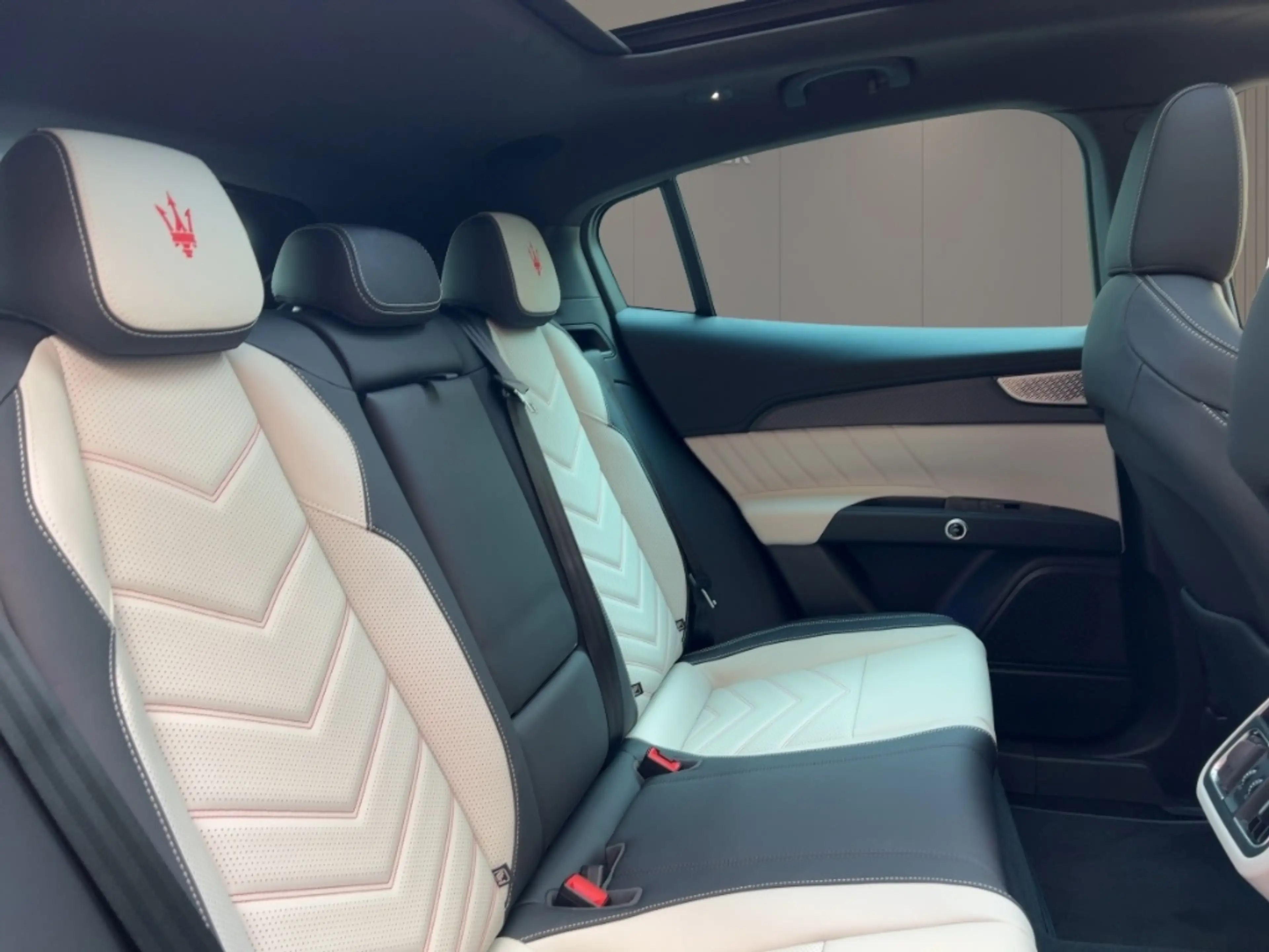 Maserati Grecale TROFEO FACELIFT FUORIESERIE Helles Interior — photo 10